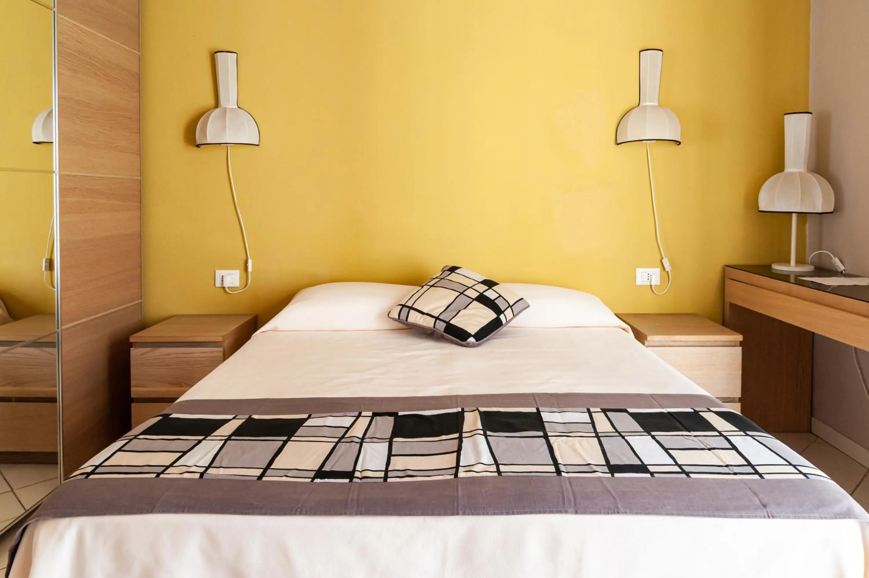 Bed in HOTEL TRIONFAL - Fronte Mare - Vicinissimi al Centro