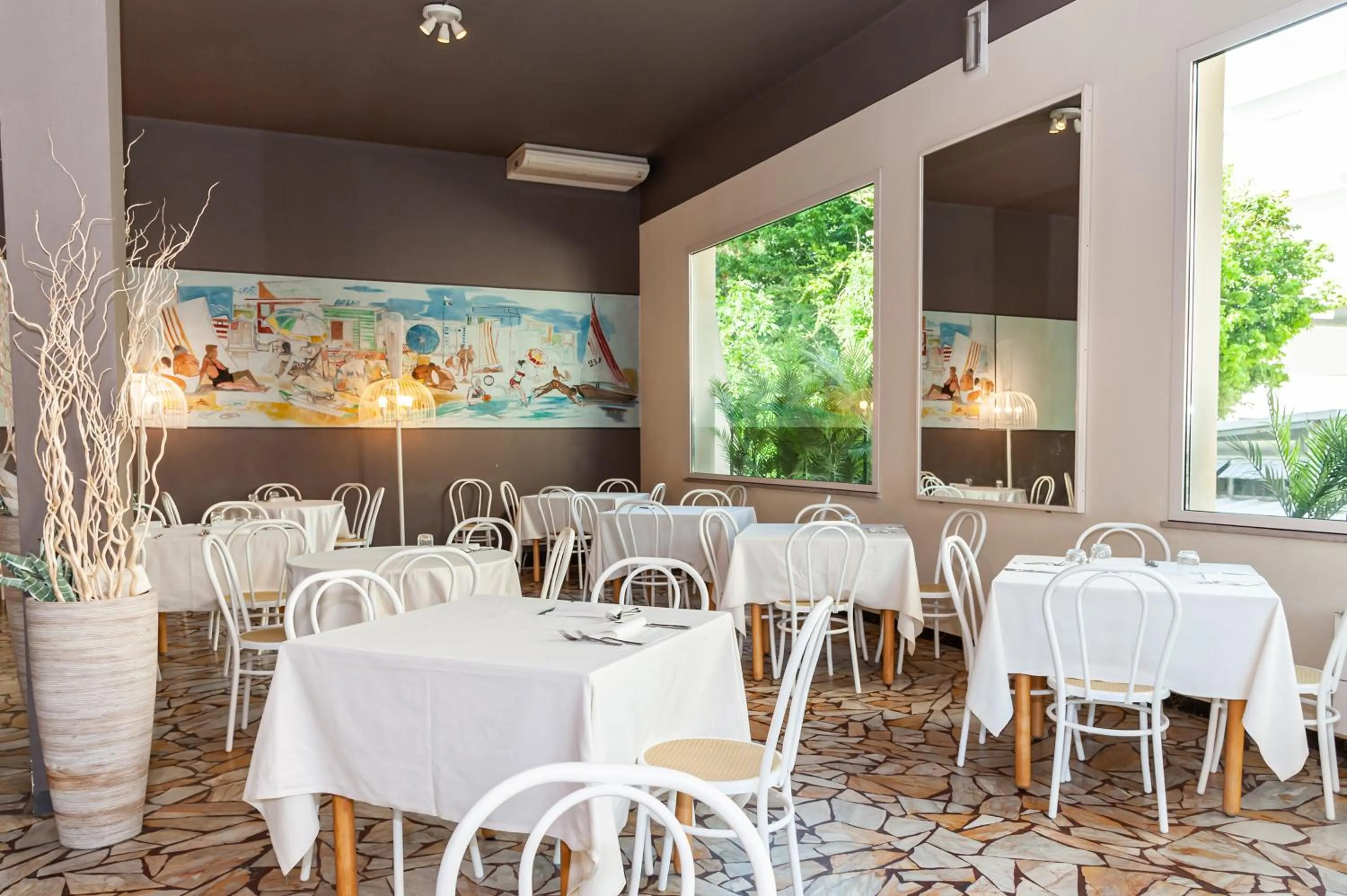 Restaurant/places to eat in HOTEL TRIONFAL - Fronte Mare - Vicinissimi al Centro