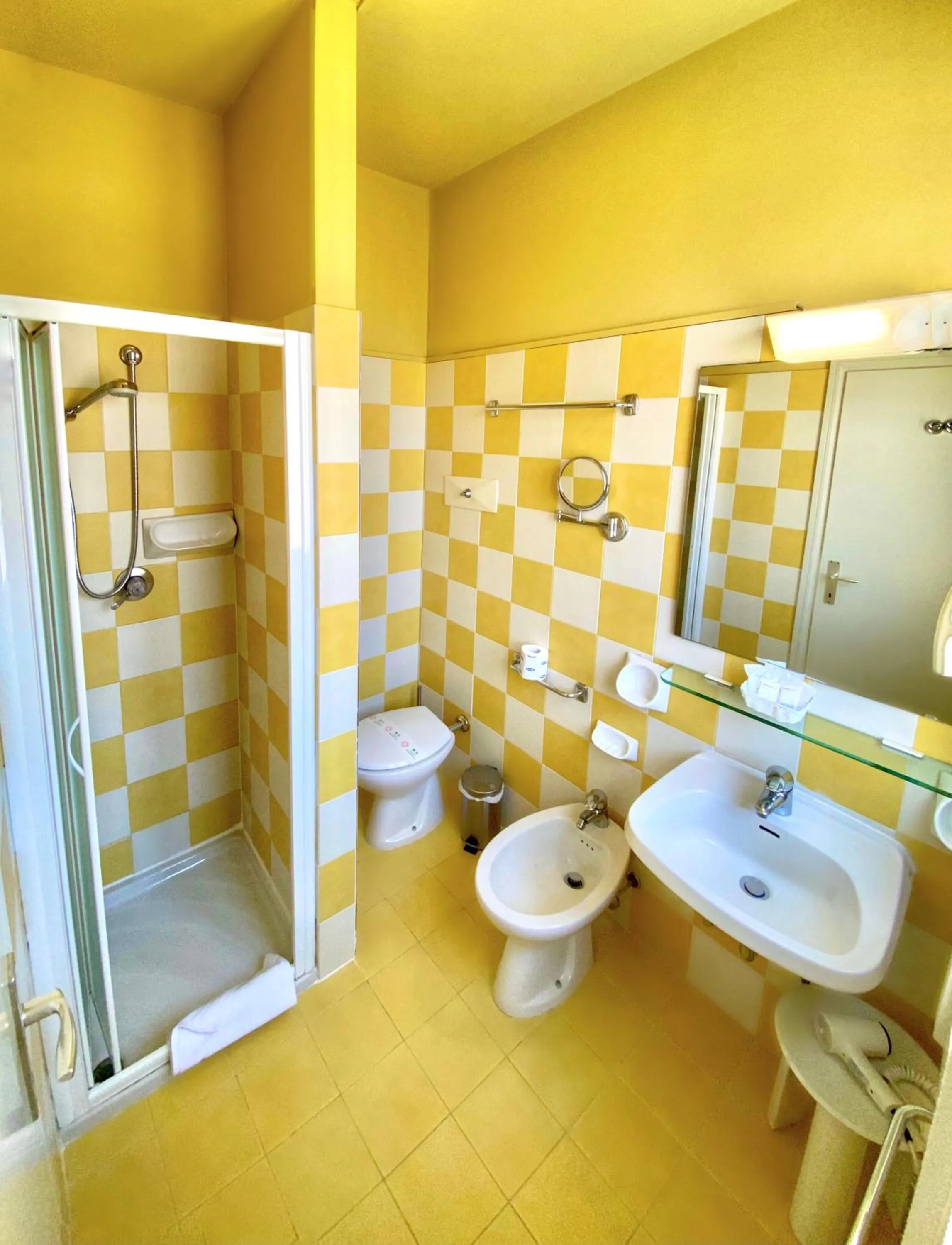 Shower in HOTEL TRIONFAL - Fronte Mare - Vicinissimi al Centro