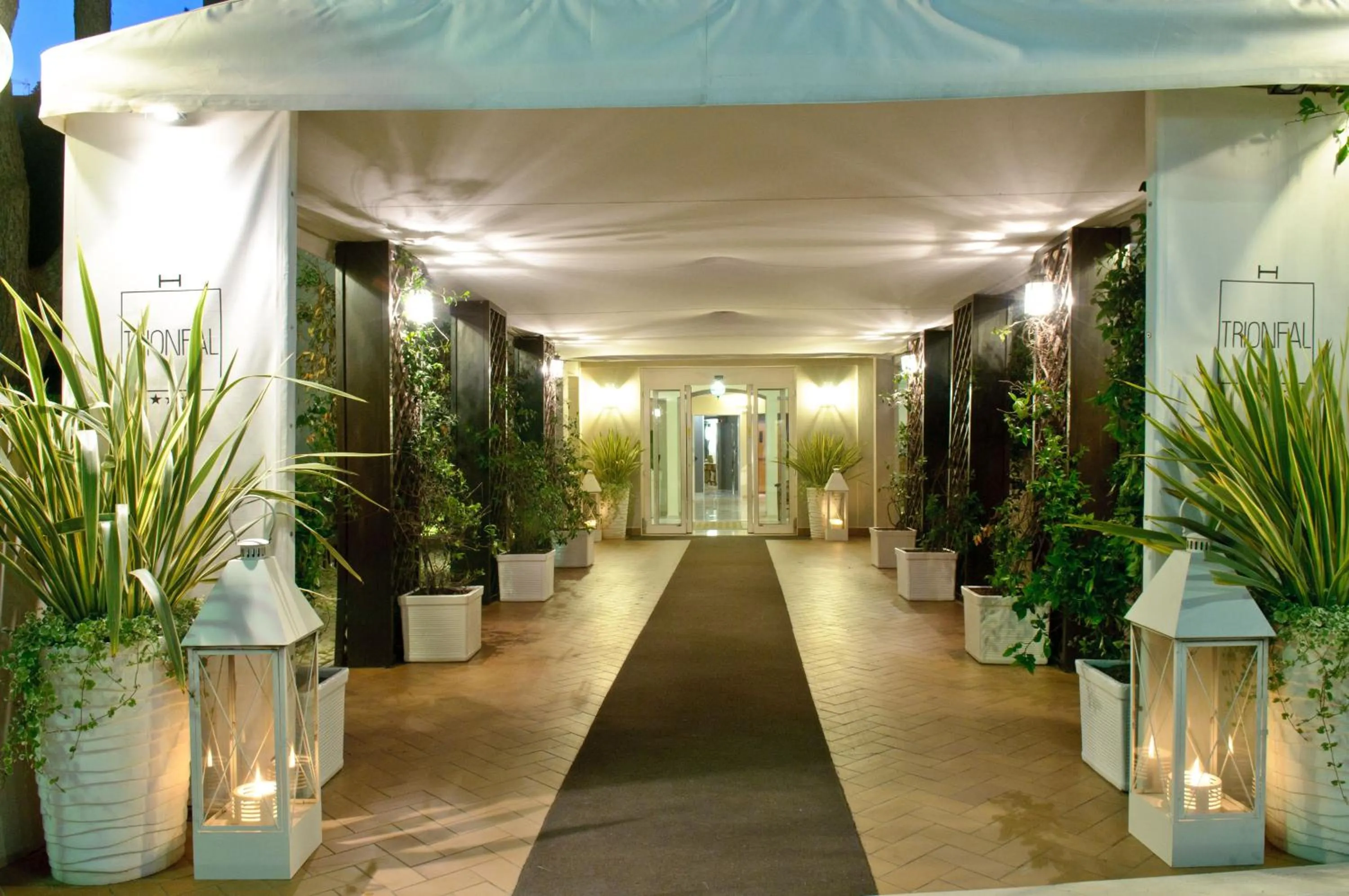 Facade/entrance in HOTEL TRIONFAL - Fronte Mare - Vicinissimi al Centro