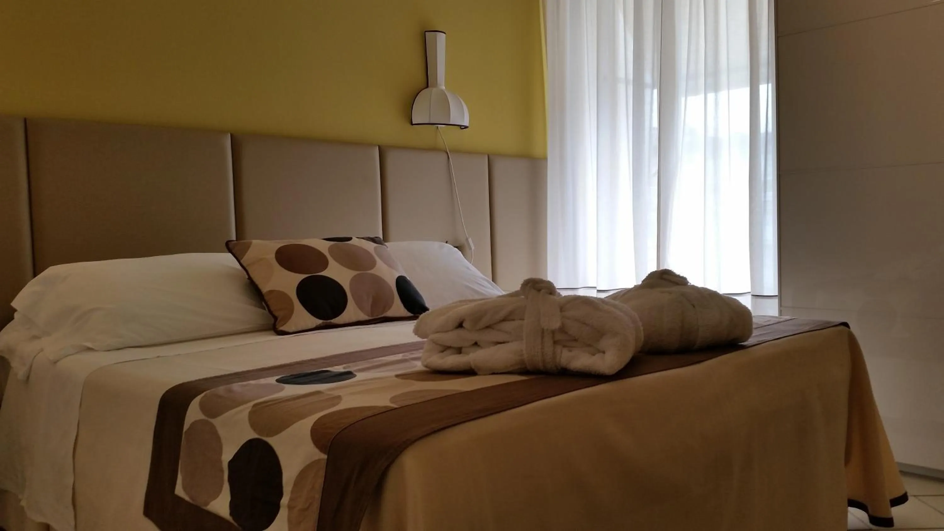 Bed in HOTEL TRIONFAL - Fronte Mare - Vicinissimi al Centro