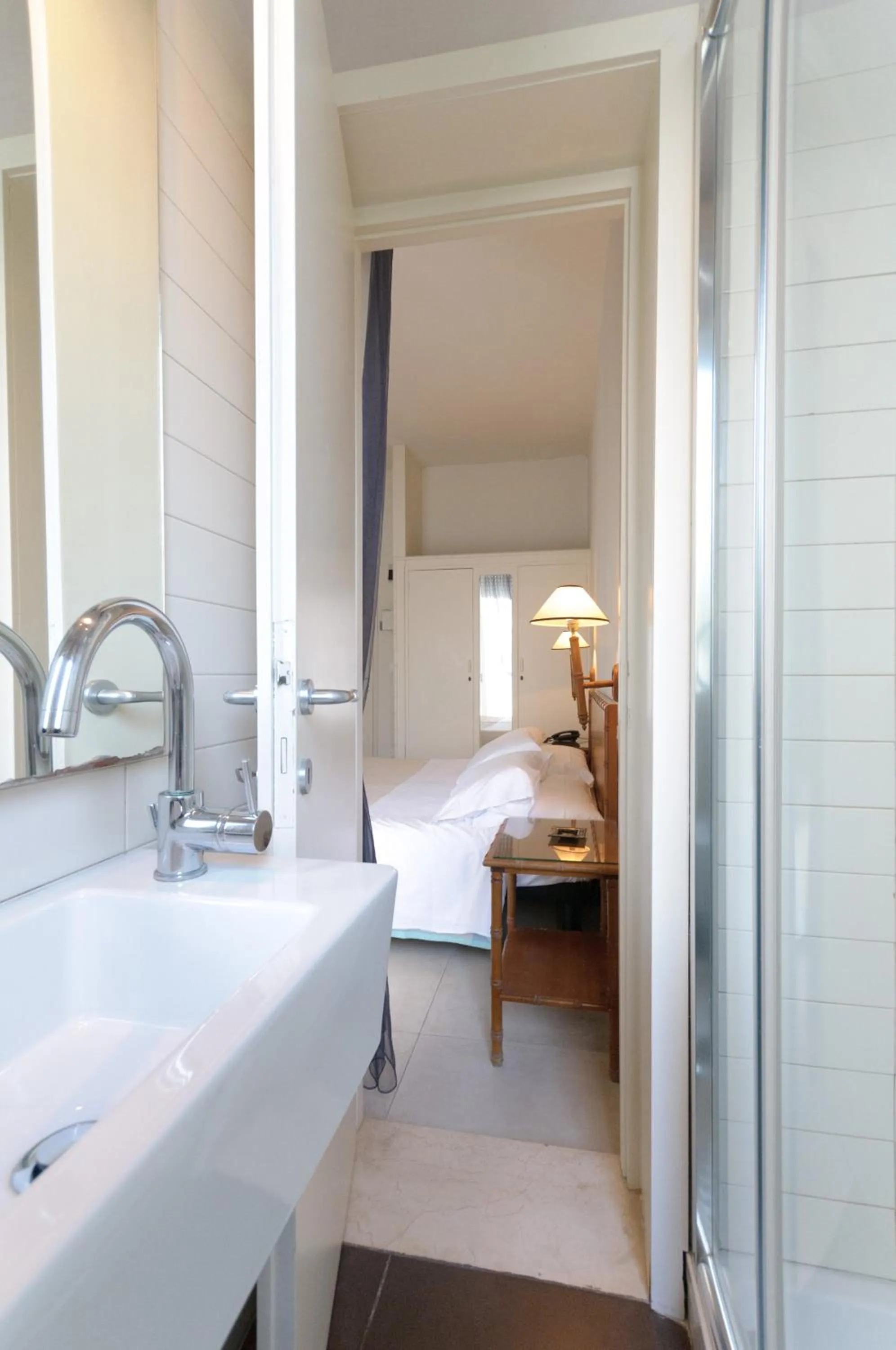 Bathroom, Bed in HOTEL TRIONFAL - Fronte Mare - Vicinissimi al Centro