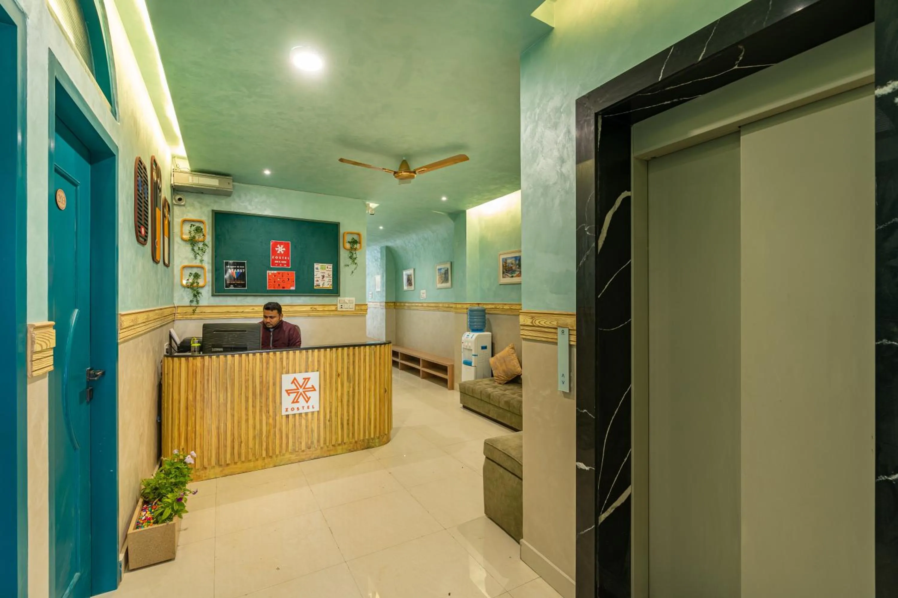 Lobby or reception in Zostel Bundi