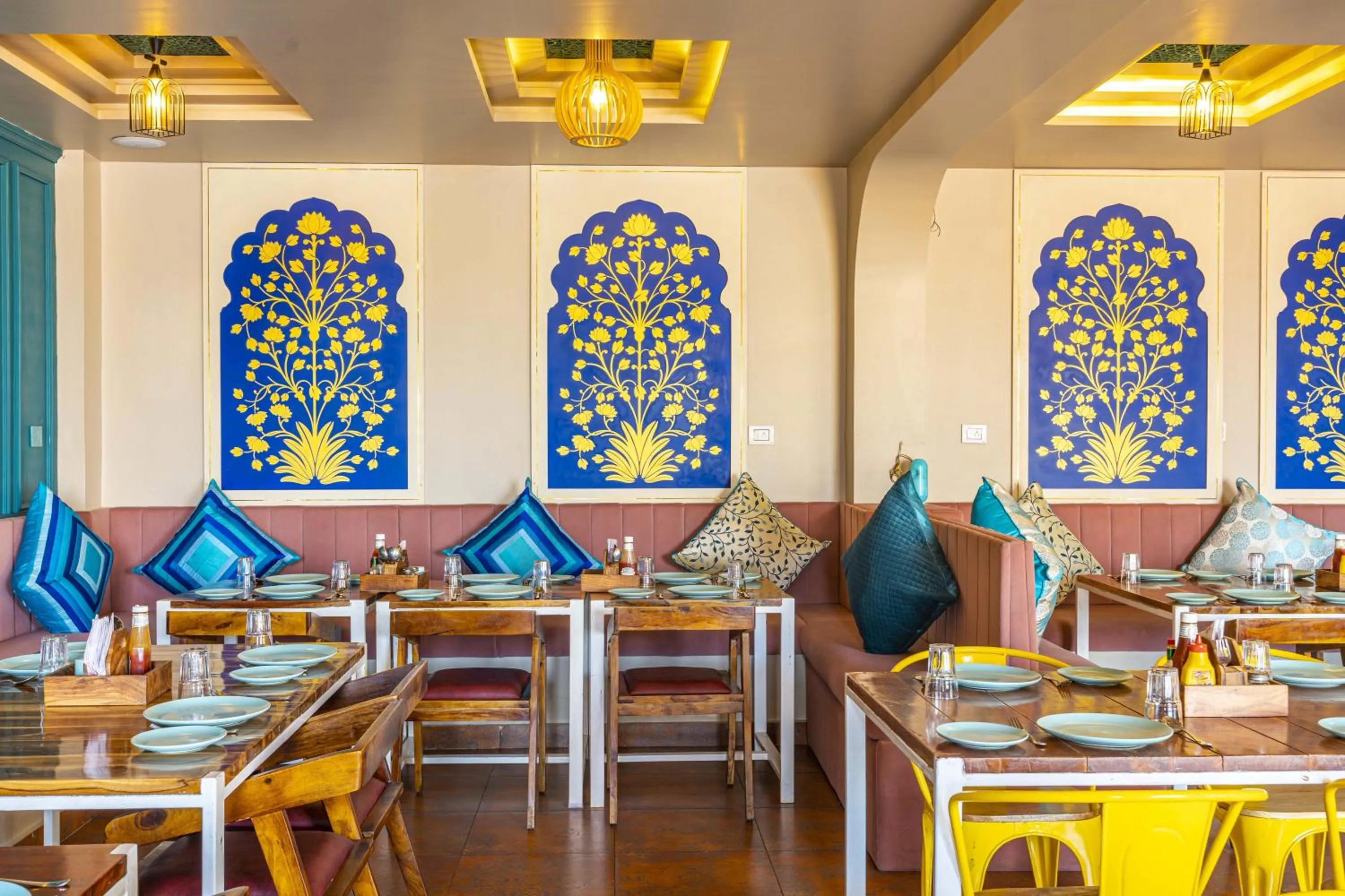 Restaurant/places to eat in Zostel Bundi