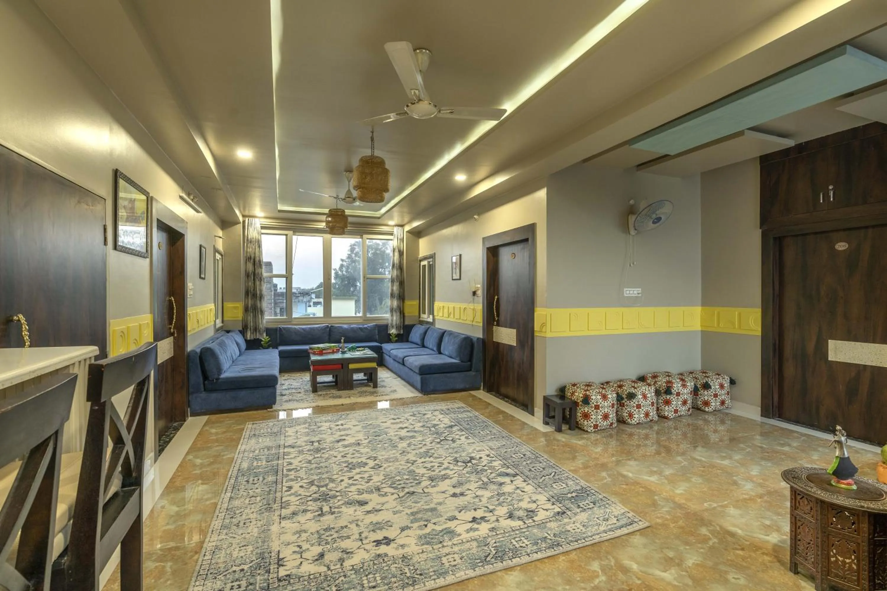 Living room in Zostel Bundi