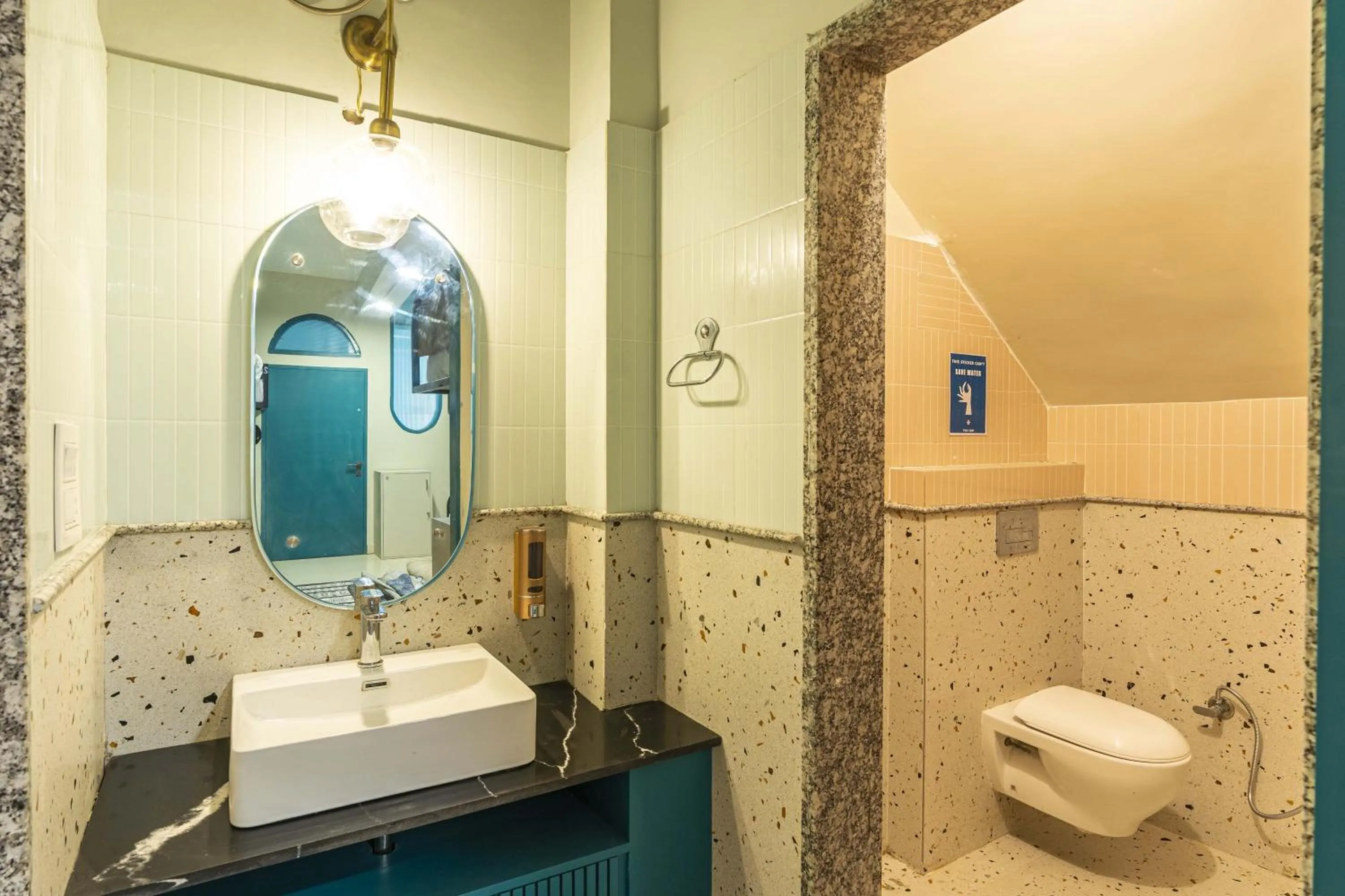 Shower in Zostel Bundi