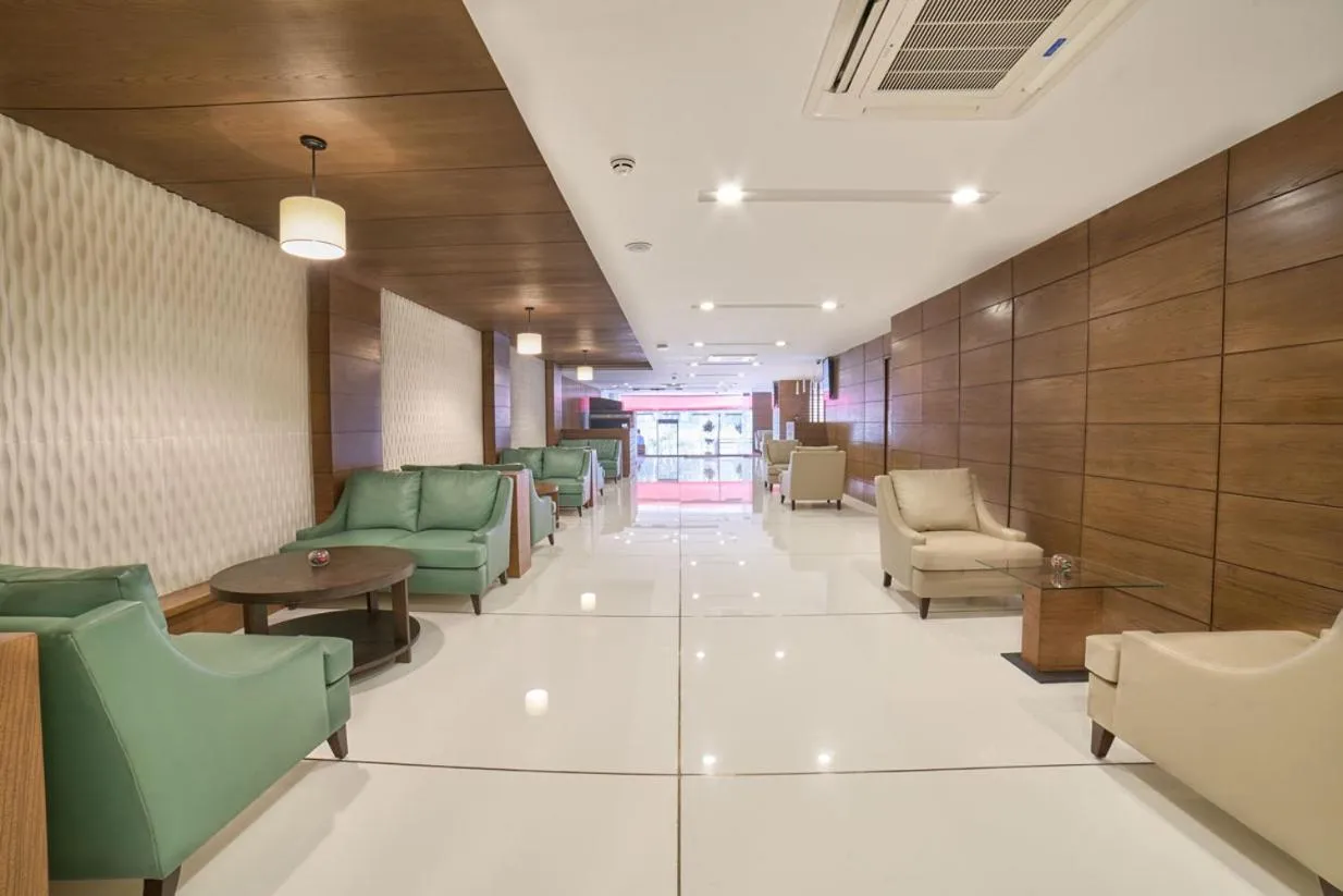 Avari Xpress Gulberg