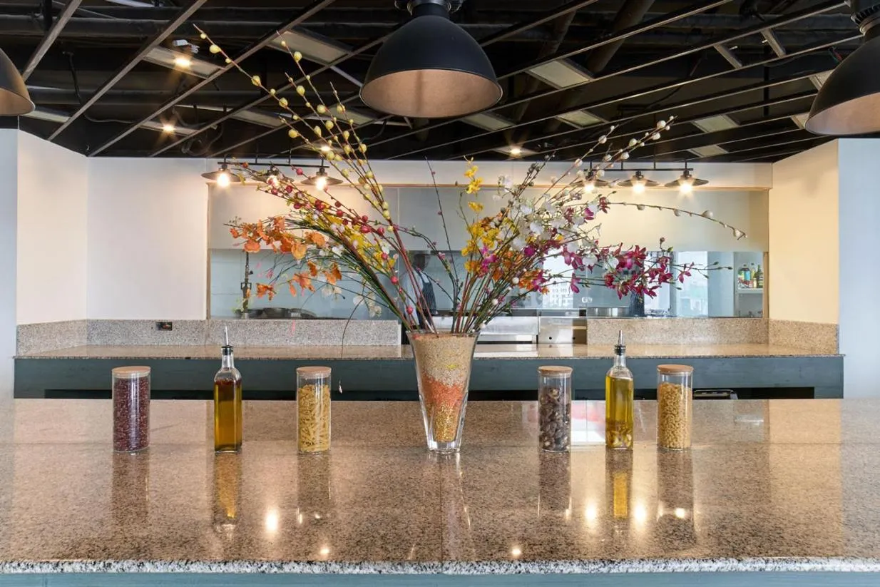 Avari Xpress Gulberg