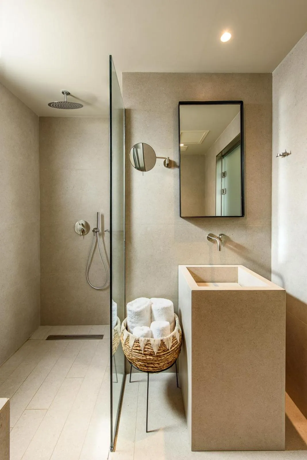 Shower in DOM Boutique Hotel