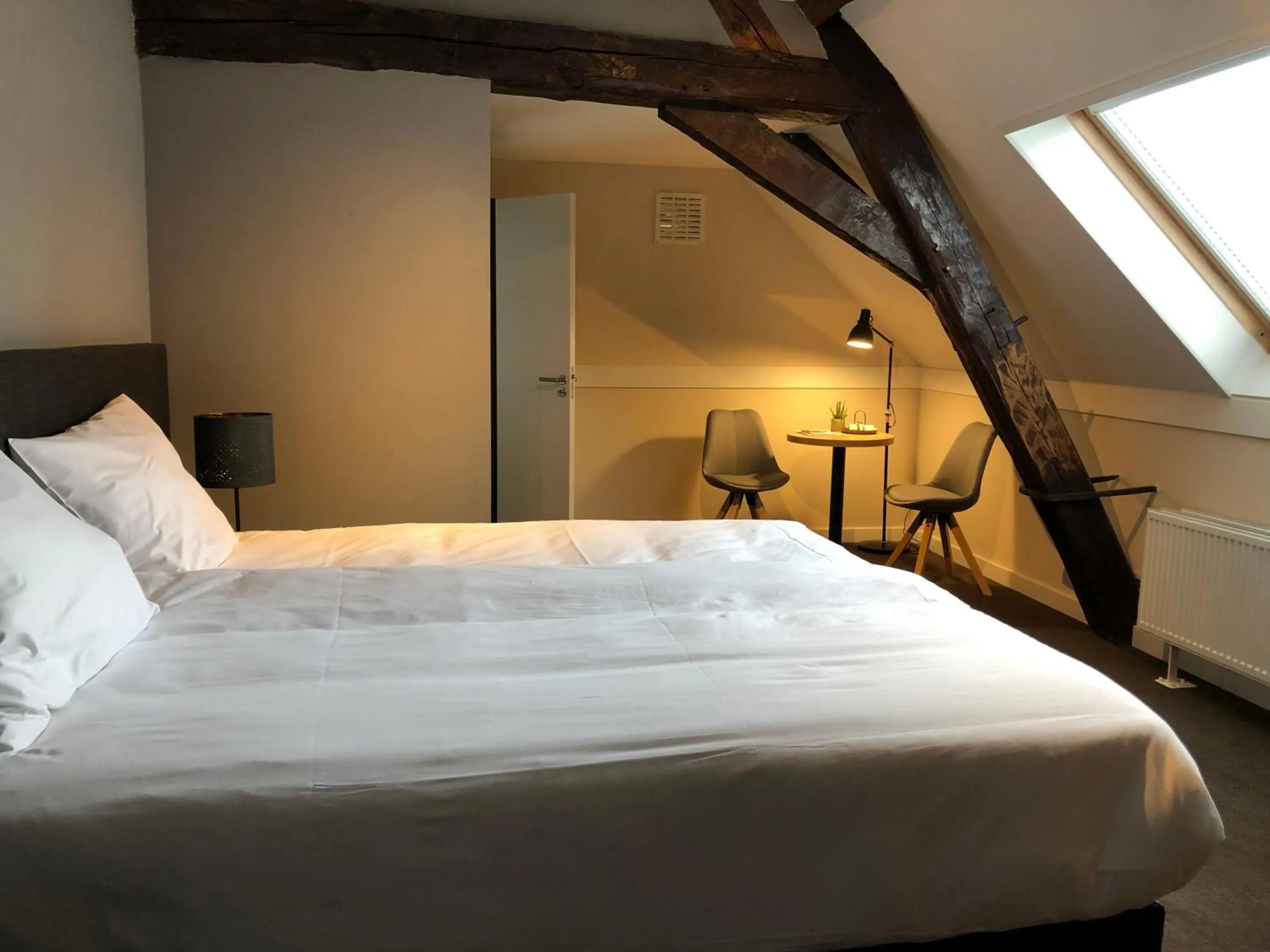 Bed in De Pastorie Bed & Breakfast