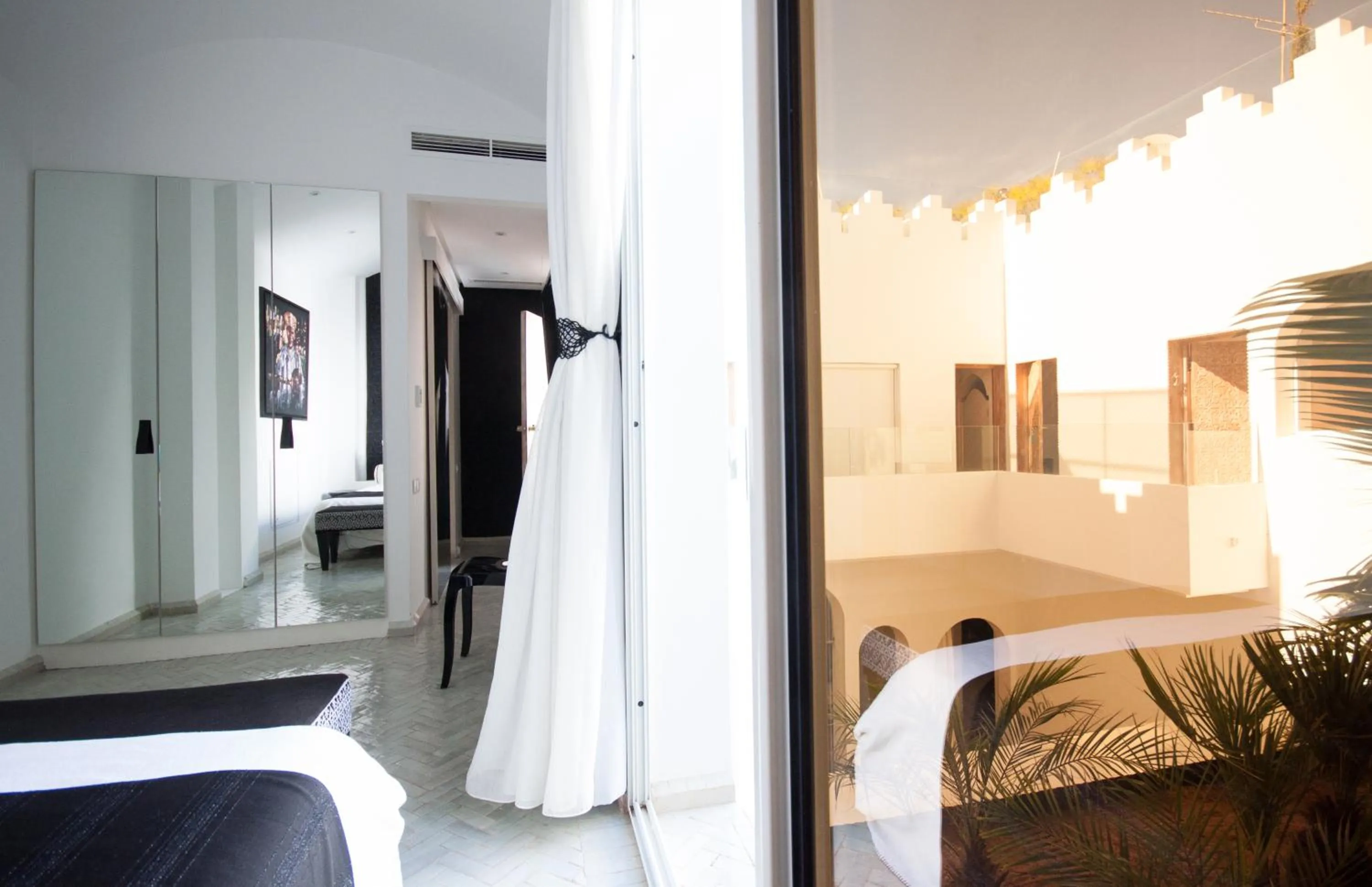 Photo of the whole room, Bed in Riad Zyo