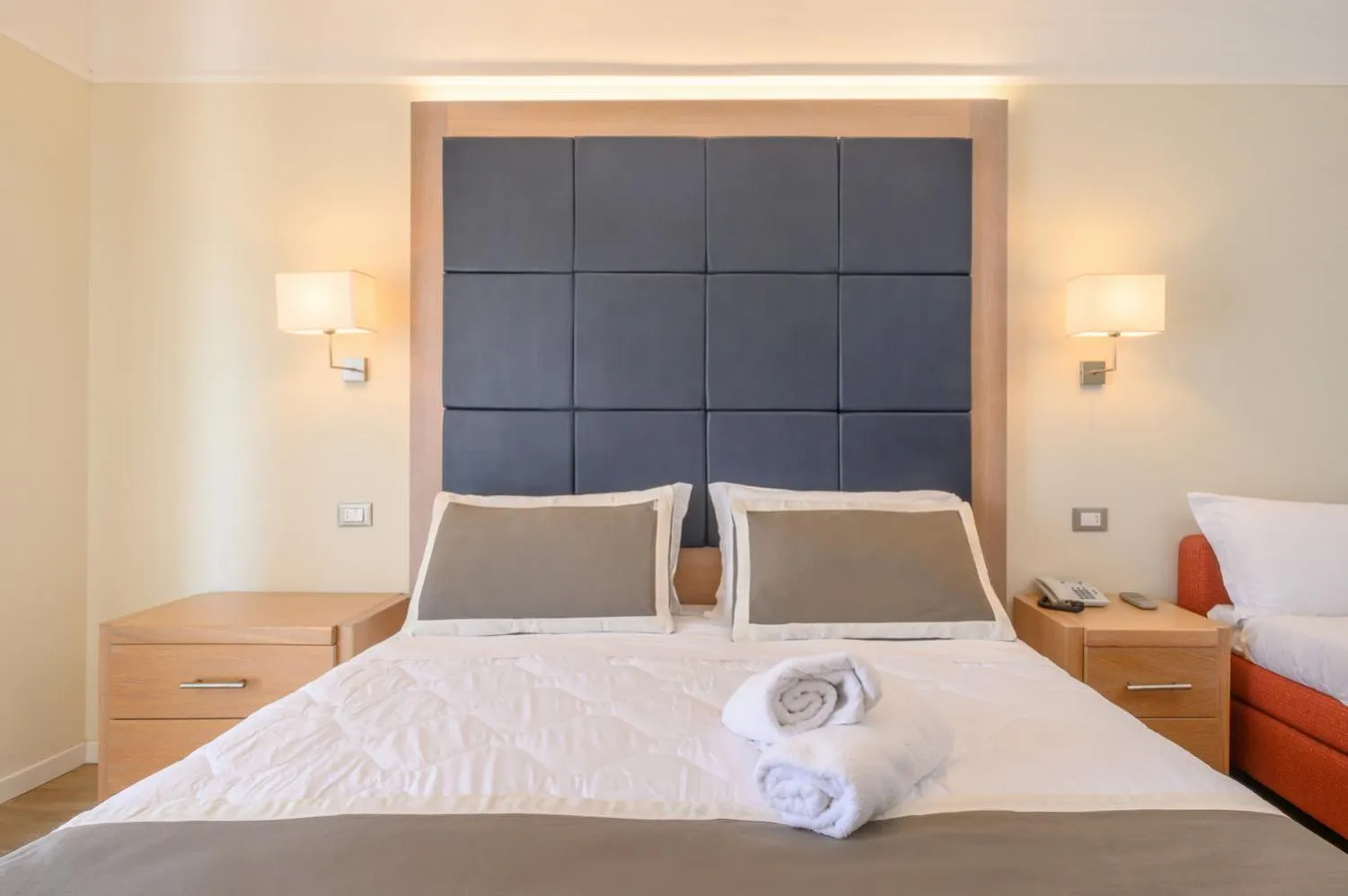 Bedroom, Bed in Atlas Hotel