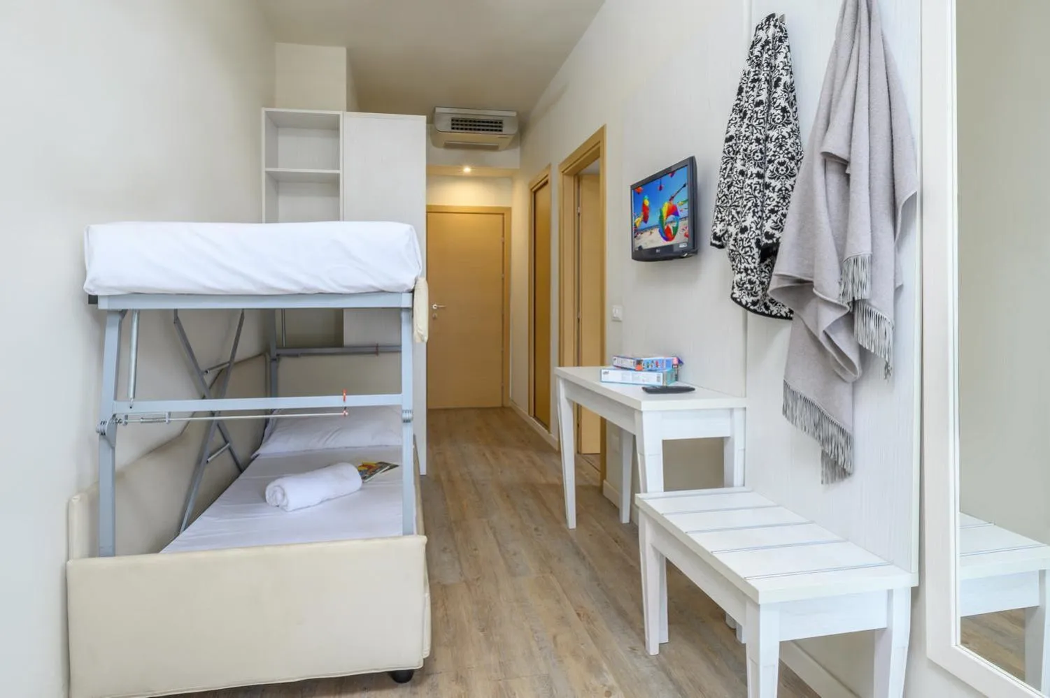 bunk bed, Bed in Atlas Hotel