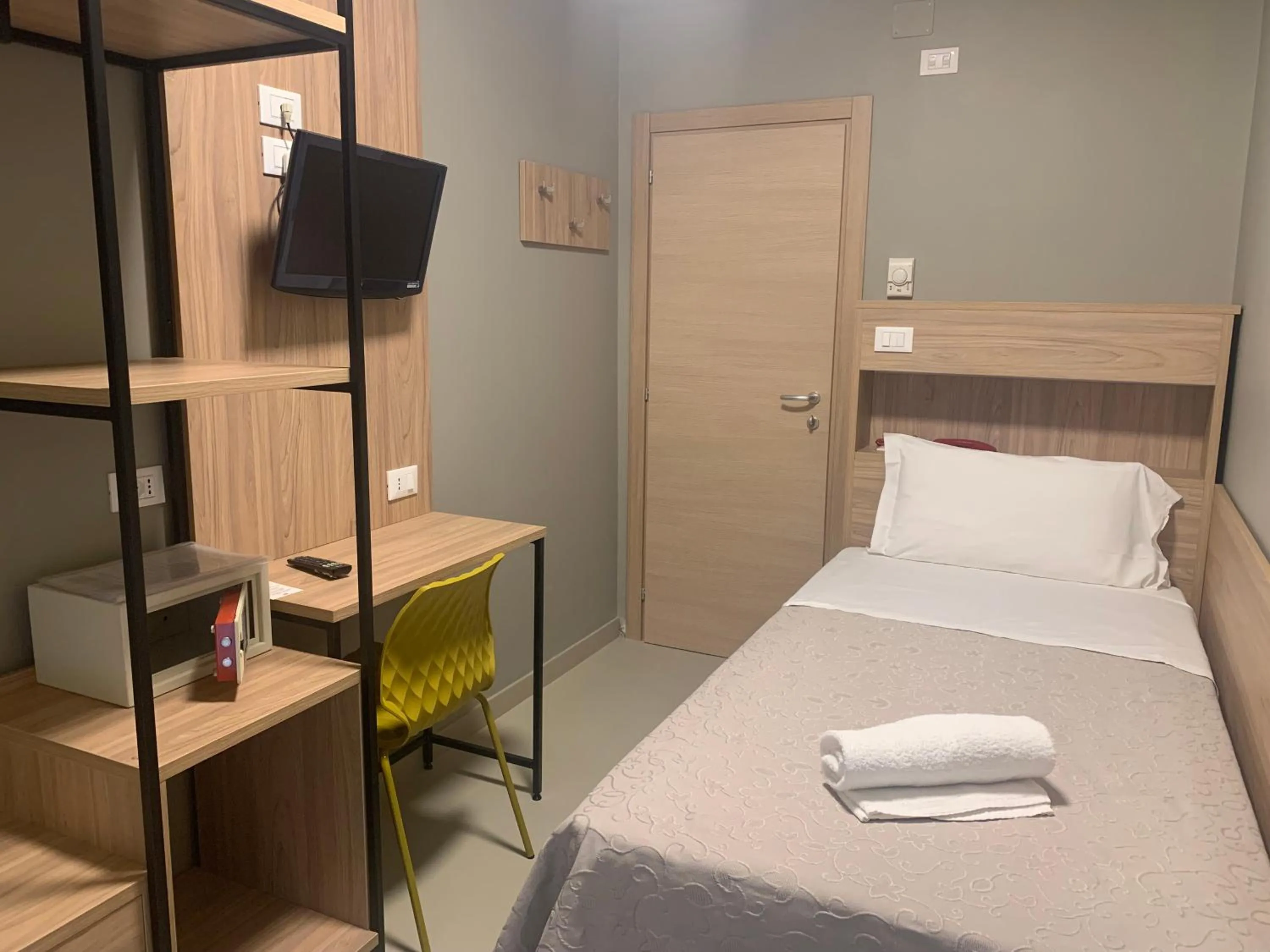 Photo of the whole room, Bed in Atlas Hotel