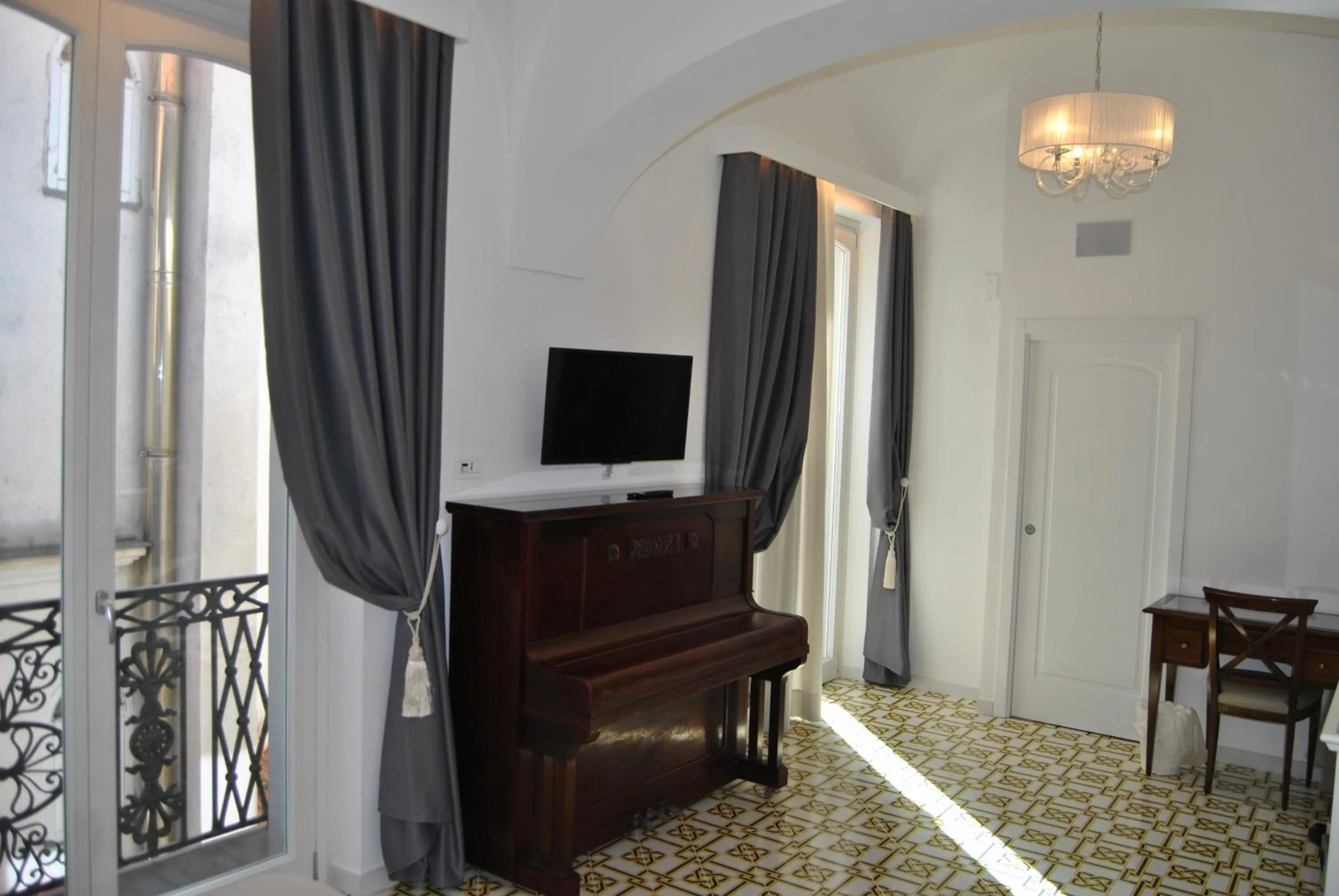 Photo of the whole room in Core Amalfitano City Suites
