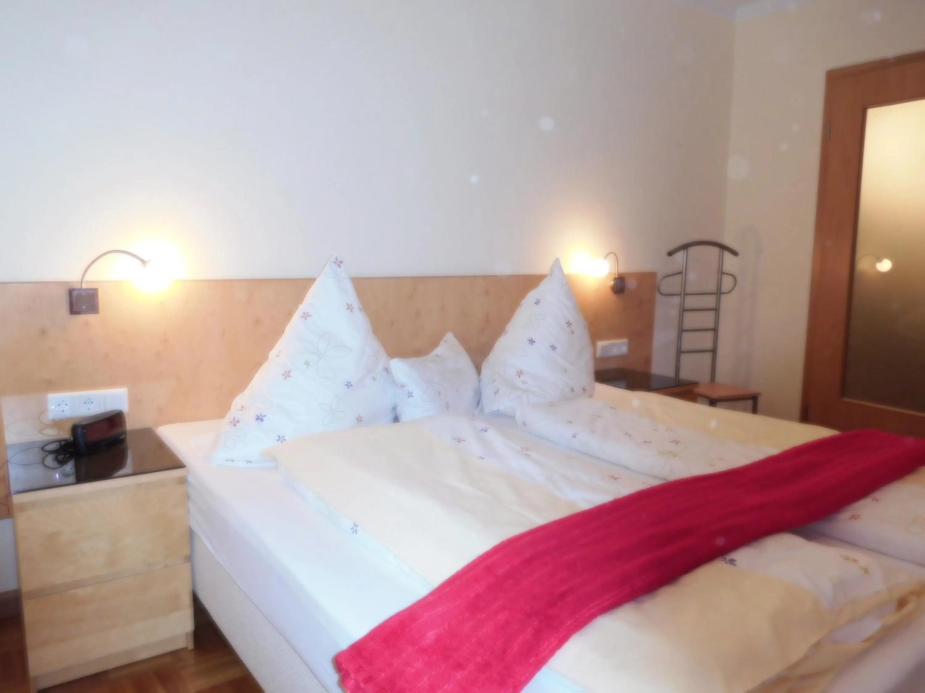 Bed in Kirschberghof Gästehaus und Weinverkauf