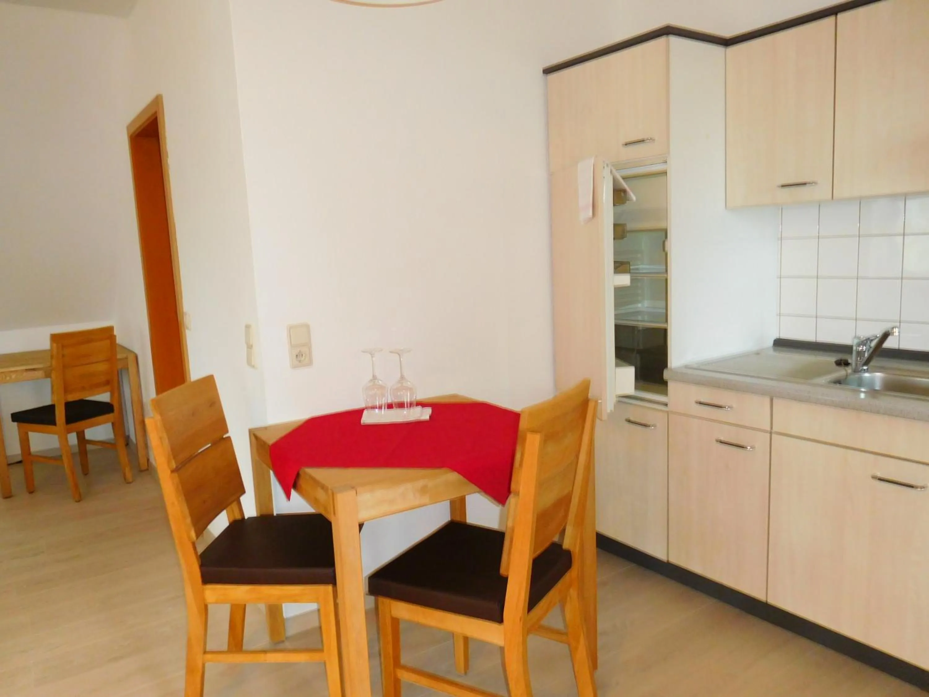 Kitchen or kitchenette in Kirschberghof Gästehaus und Weinverkauf