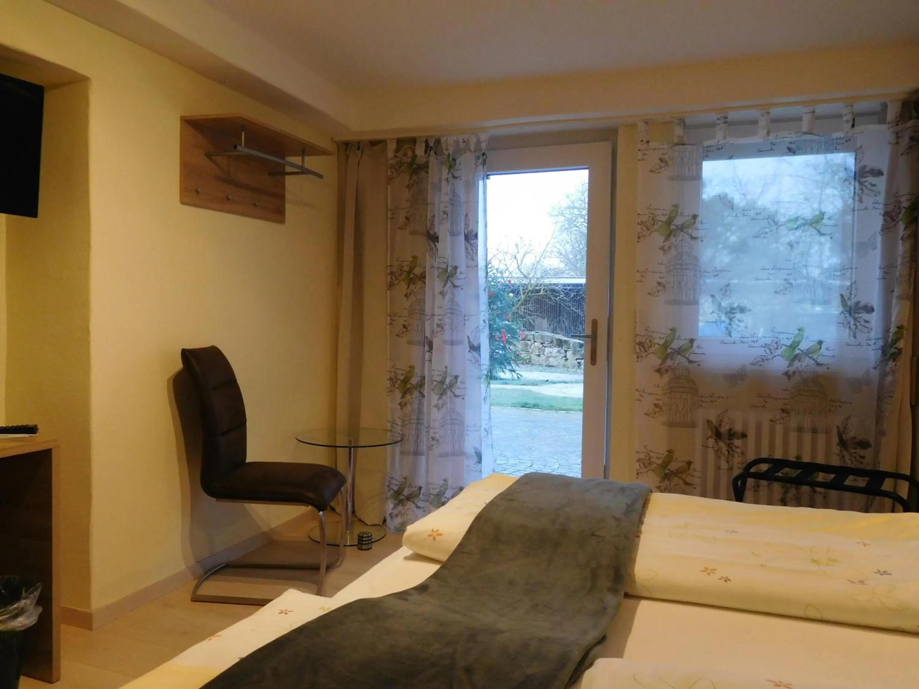 Bed in Kirschberghof Gästehaus und Weinverkauf