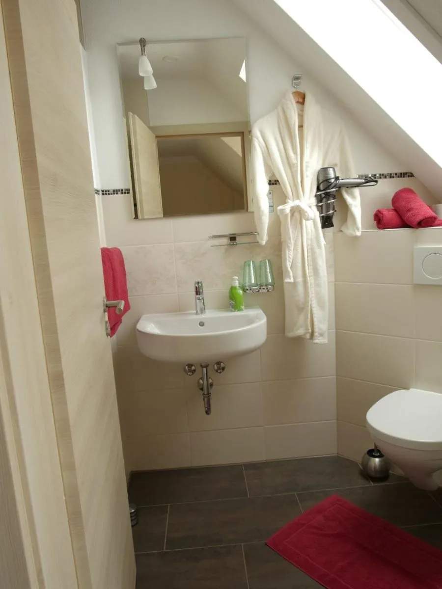 Shower in Kirschberghof Gästehaus und Weinverkauf