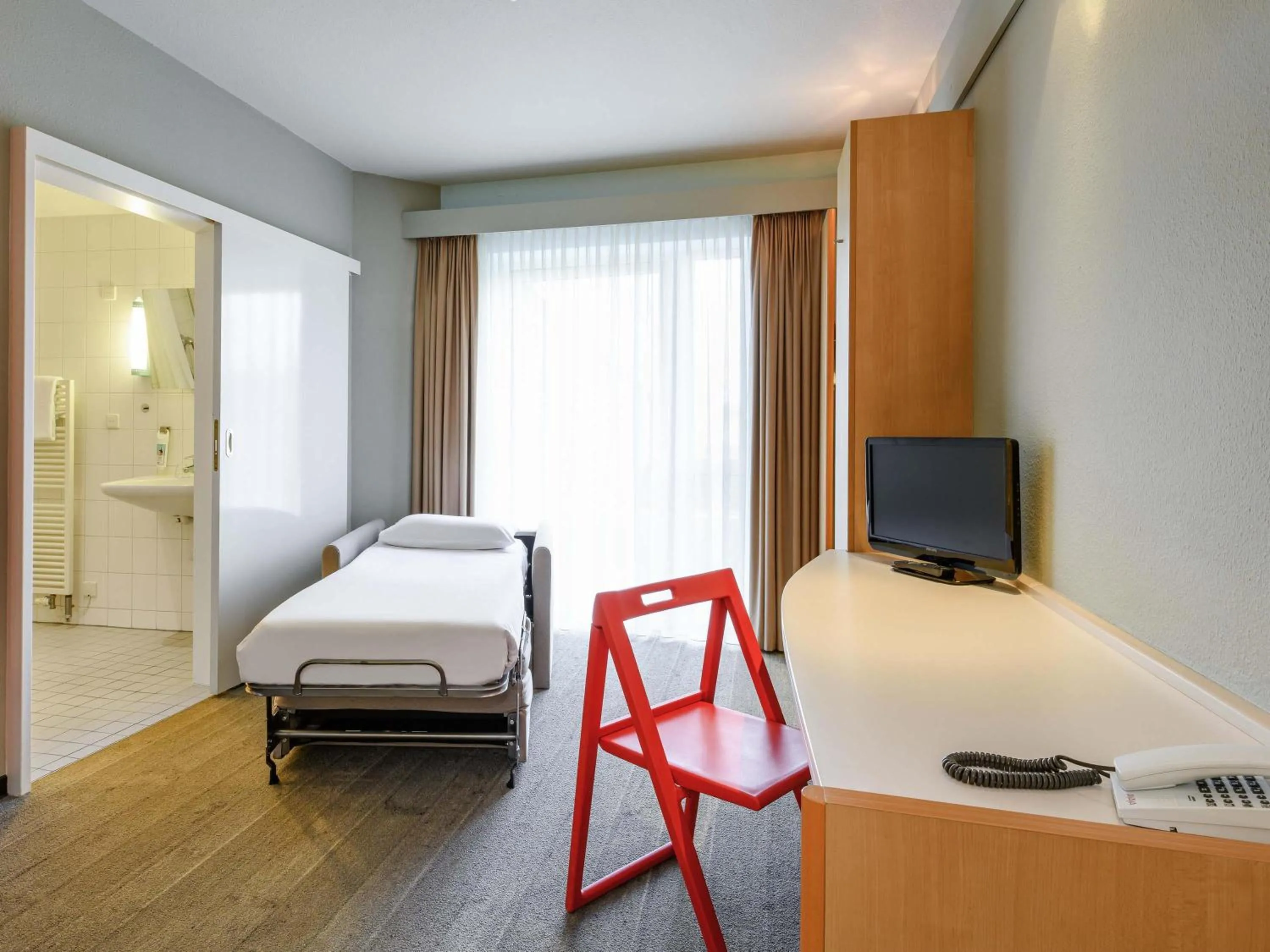 Bedroom, Bed in ibis Luebeck City