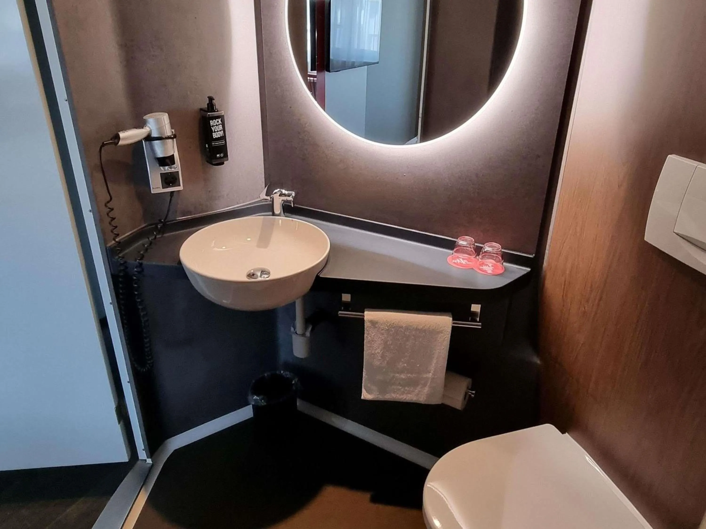 Bedroom in ibis Luebeck City