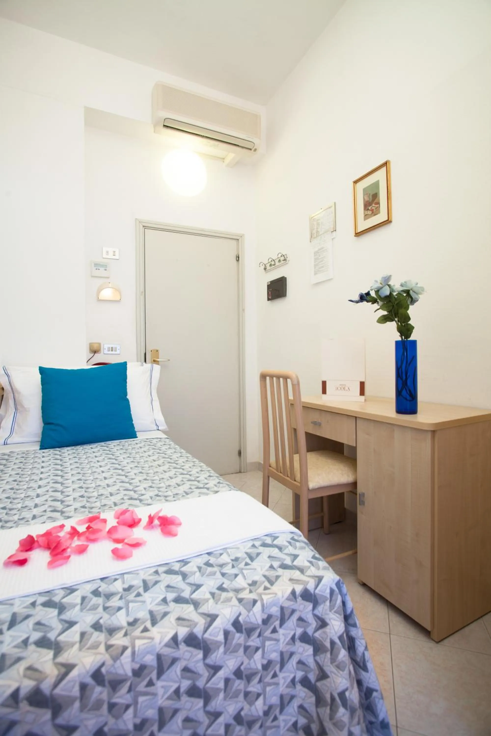 Bedroom, Bed in Hotel Cola Frontemare