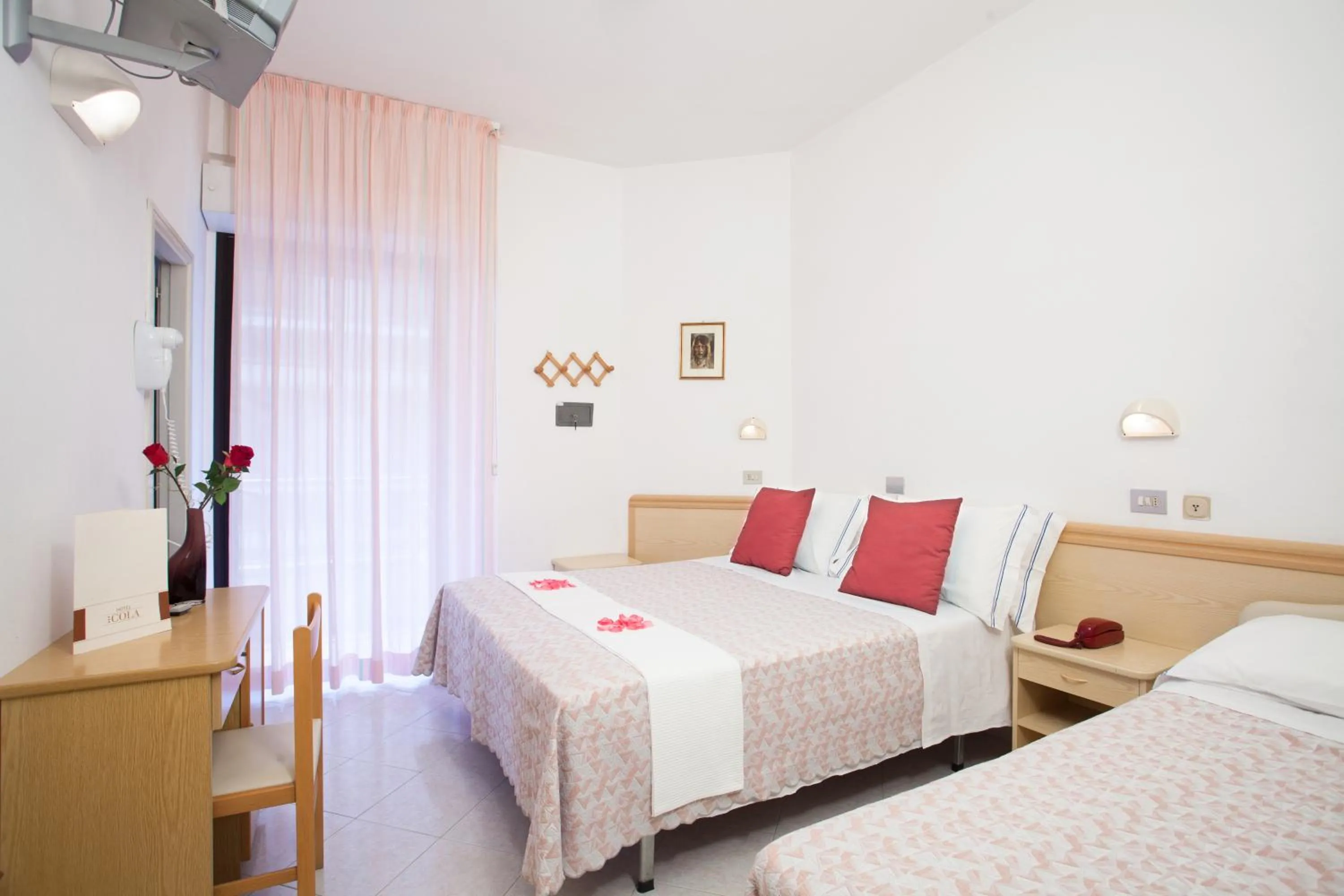 Bedroom, Bed in Hotel Cola Frontemare