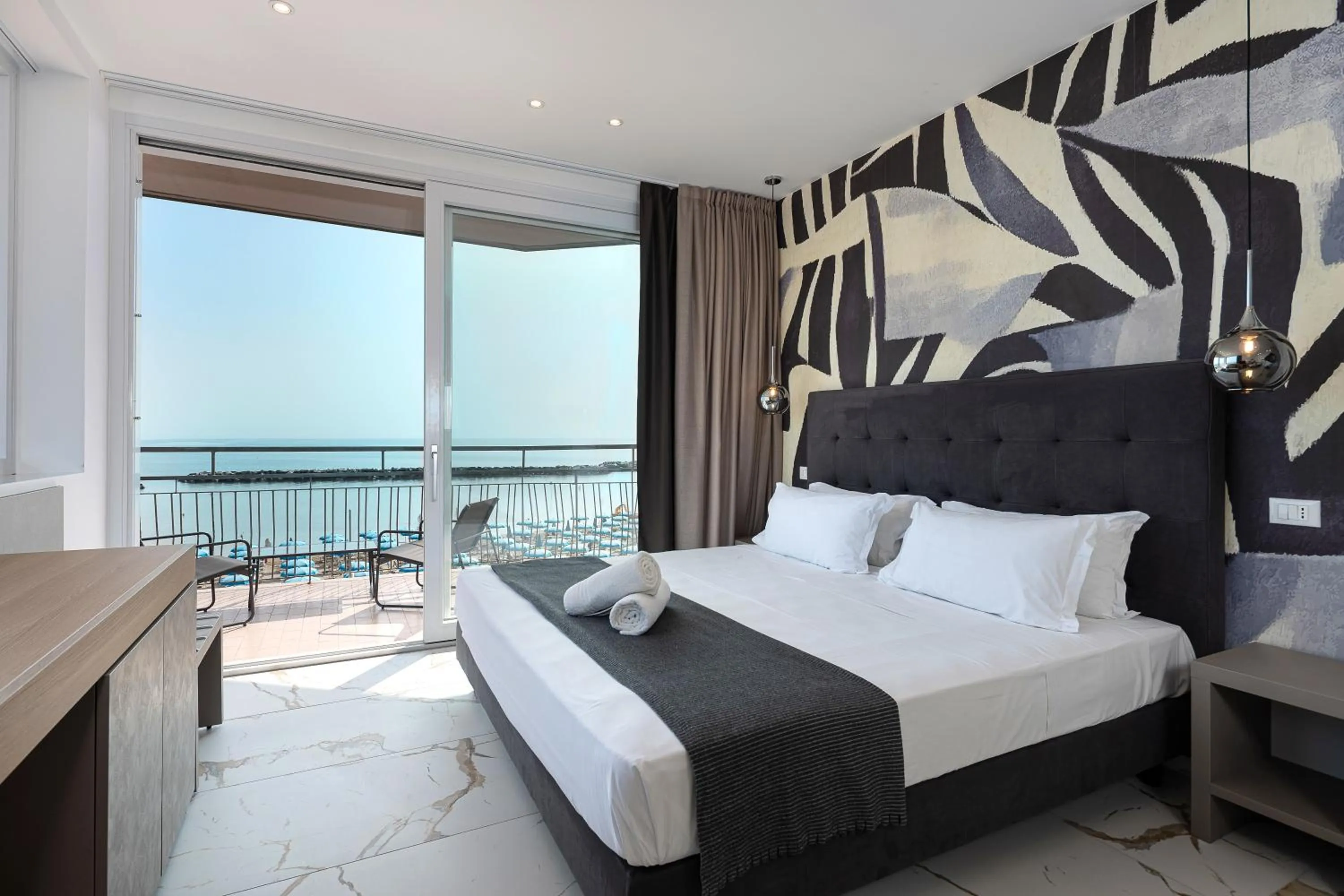 Balcony/Terrace, Bed in Hotel Cola Frontemare