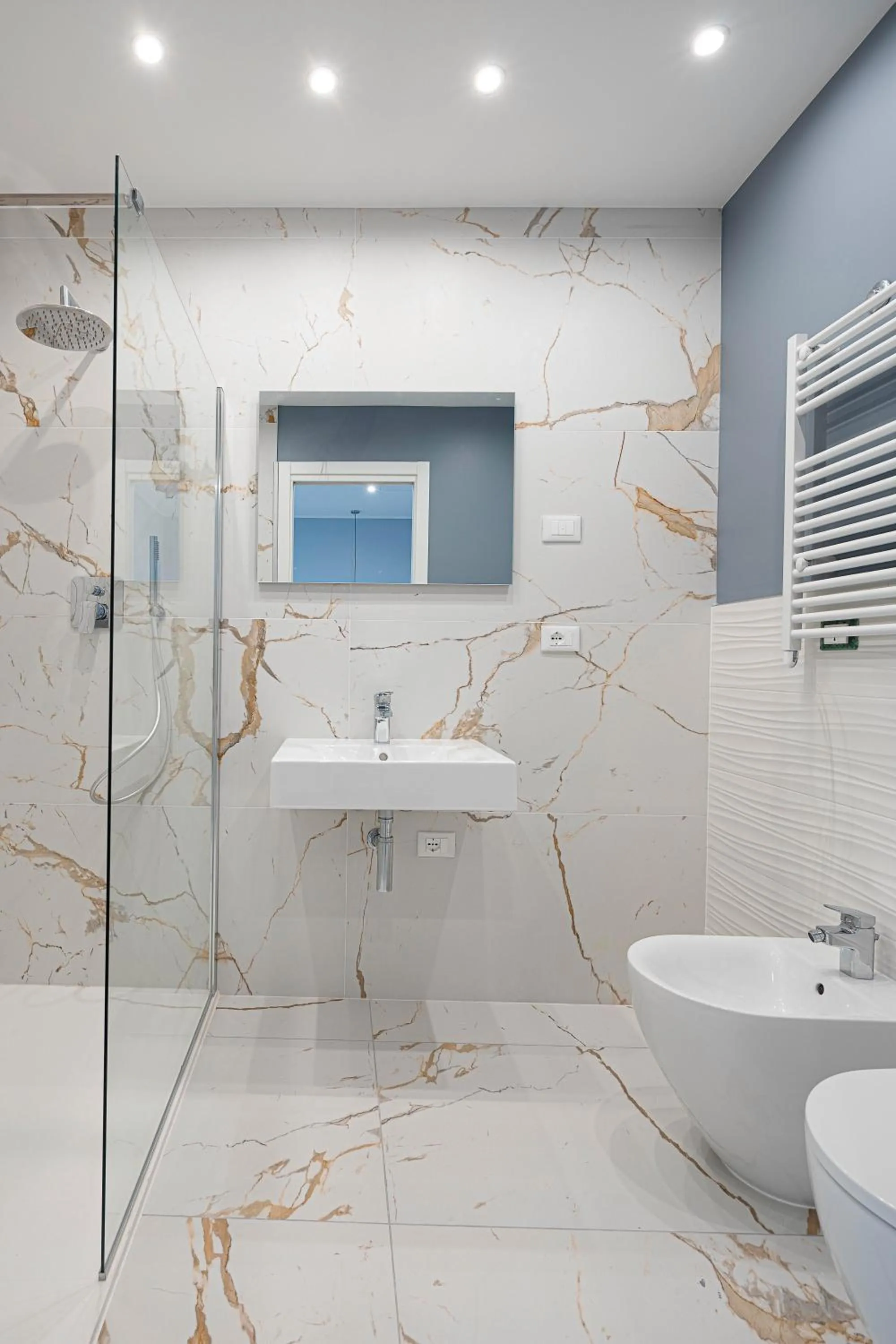 Bathroom in Hotel Cola Frontemare