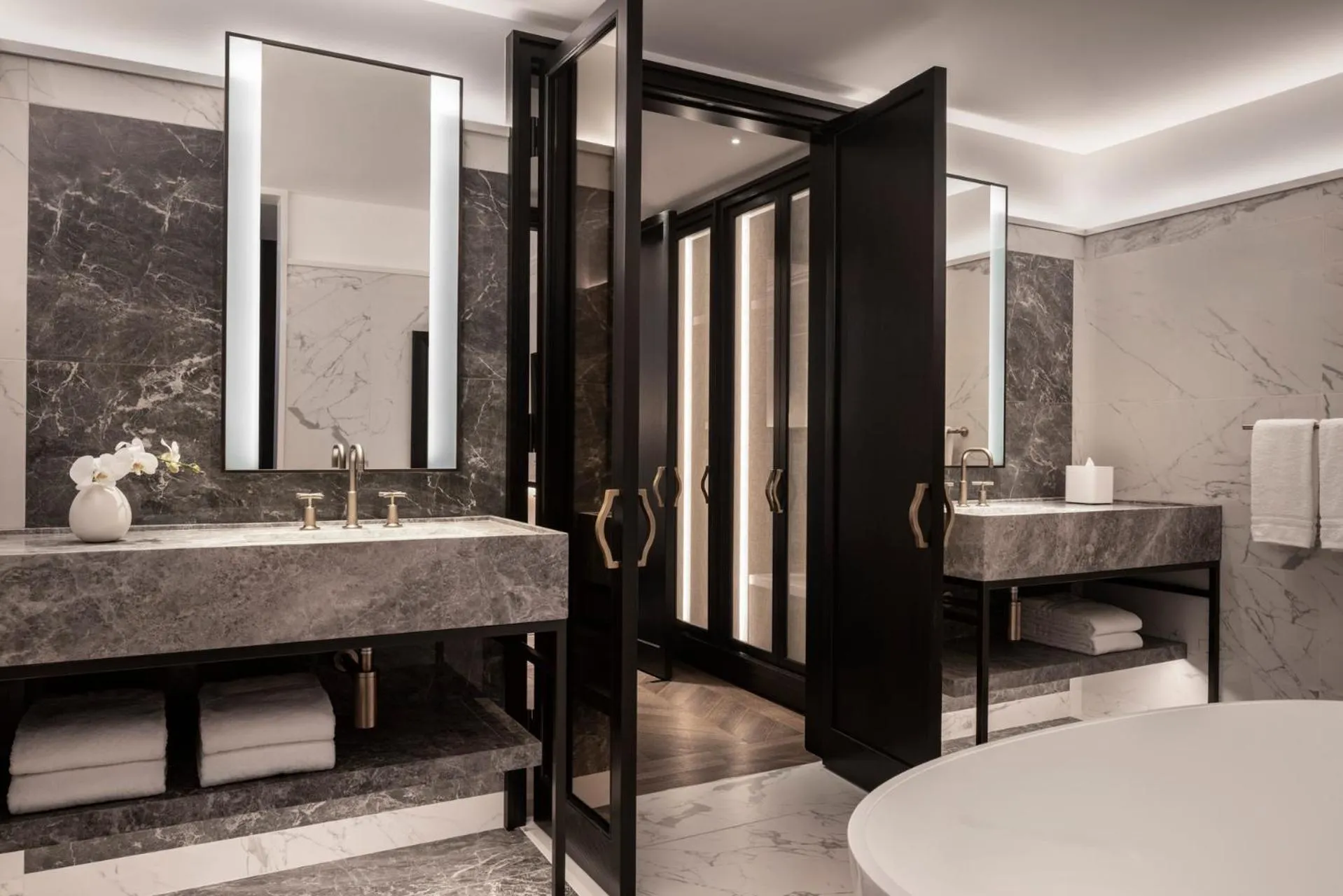 Bathroom in Four Seasons Hotel Montreal