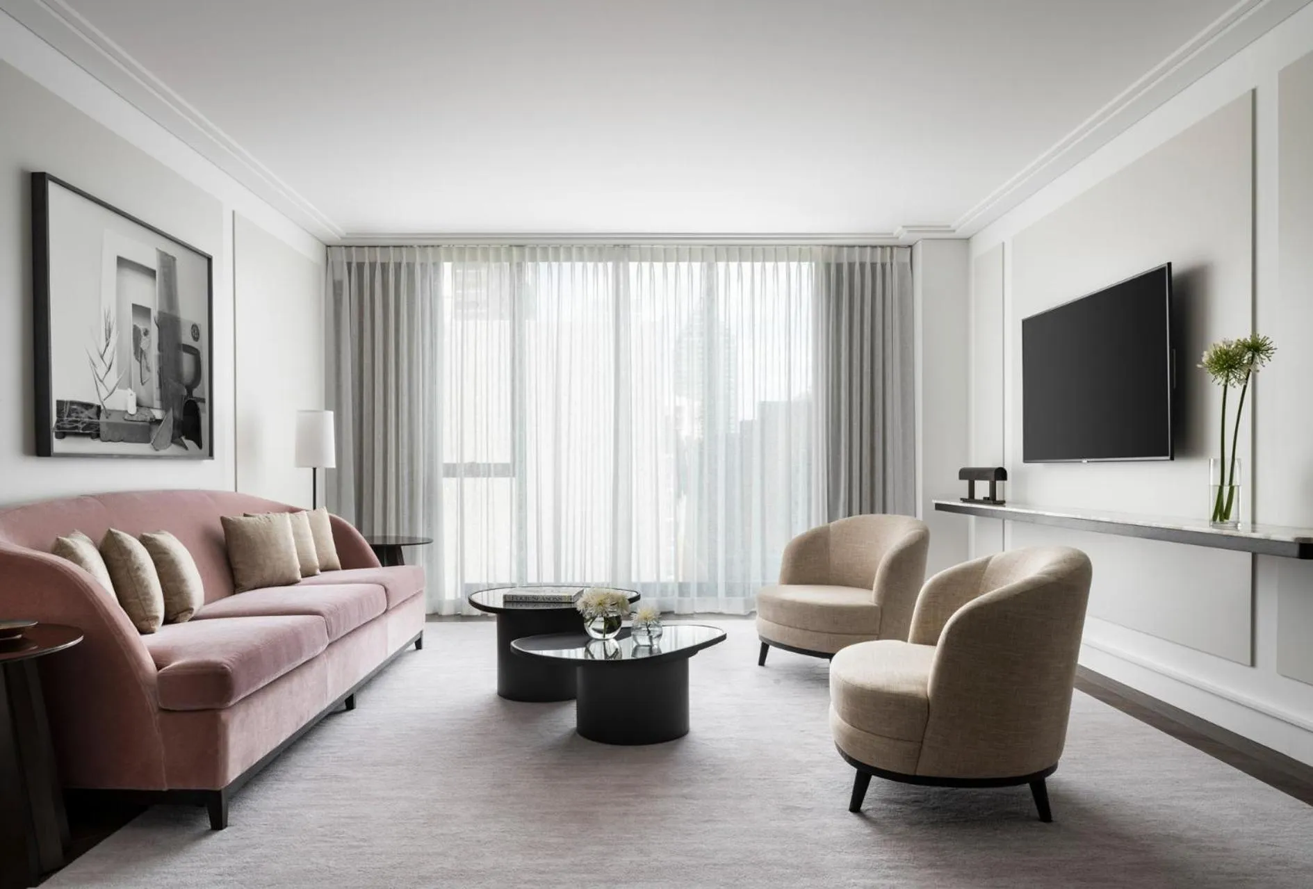 Living room in Four Seasons Hotel Montreal