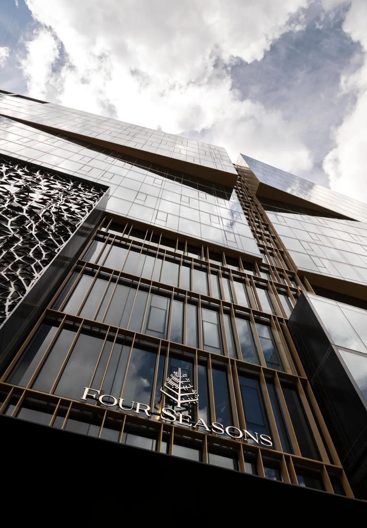 Property building in Four Seasons Hotel Montreal
