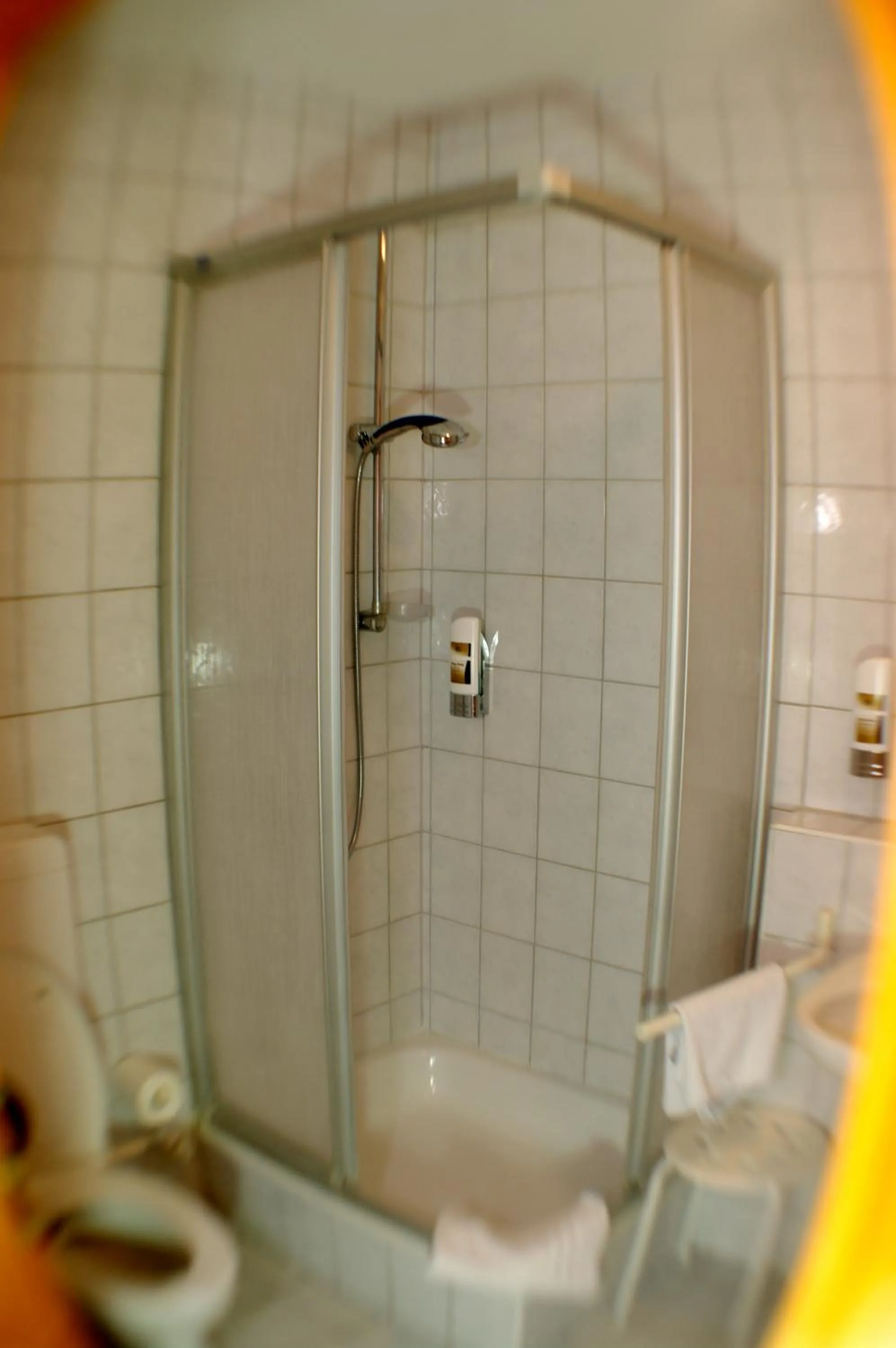 Shower in Gasthof zum Kauzen