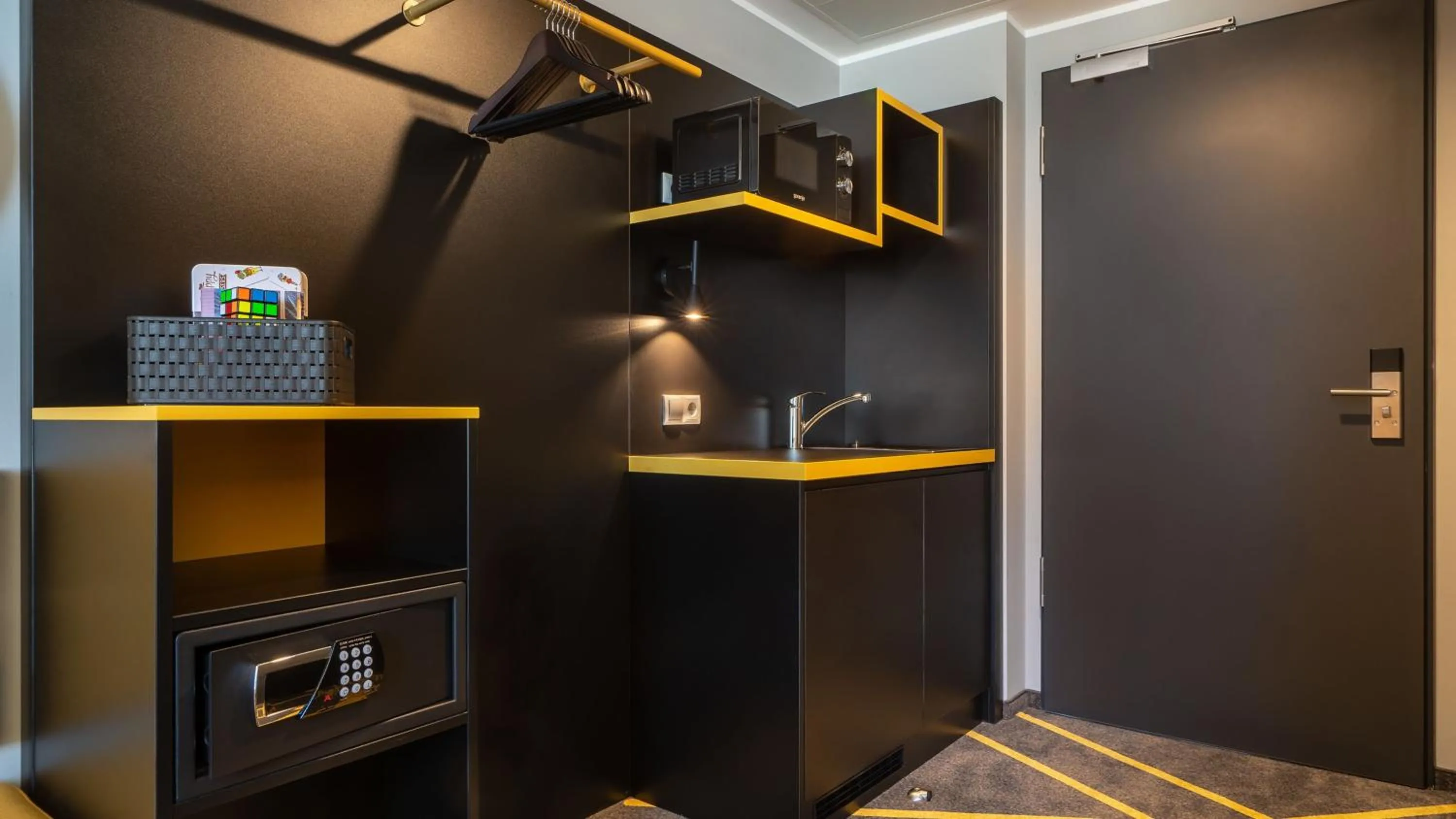 Photo of the whole room in Holiday Inn - the niu, Fury Aschheim Messe by IHG