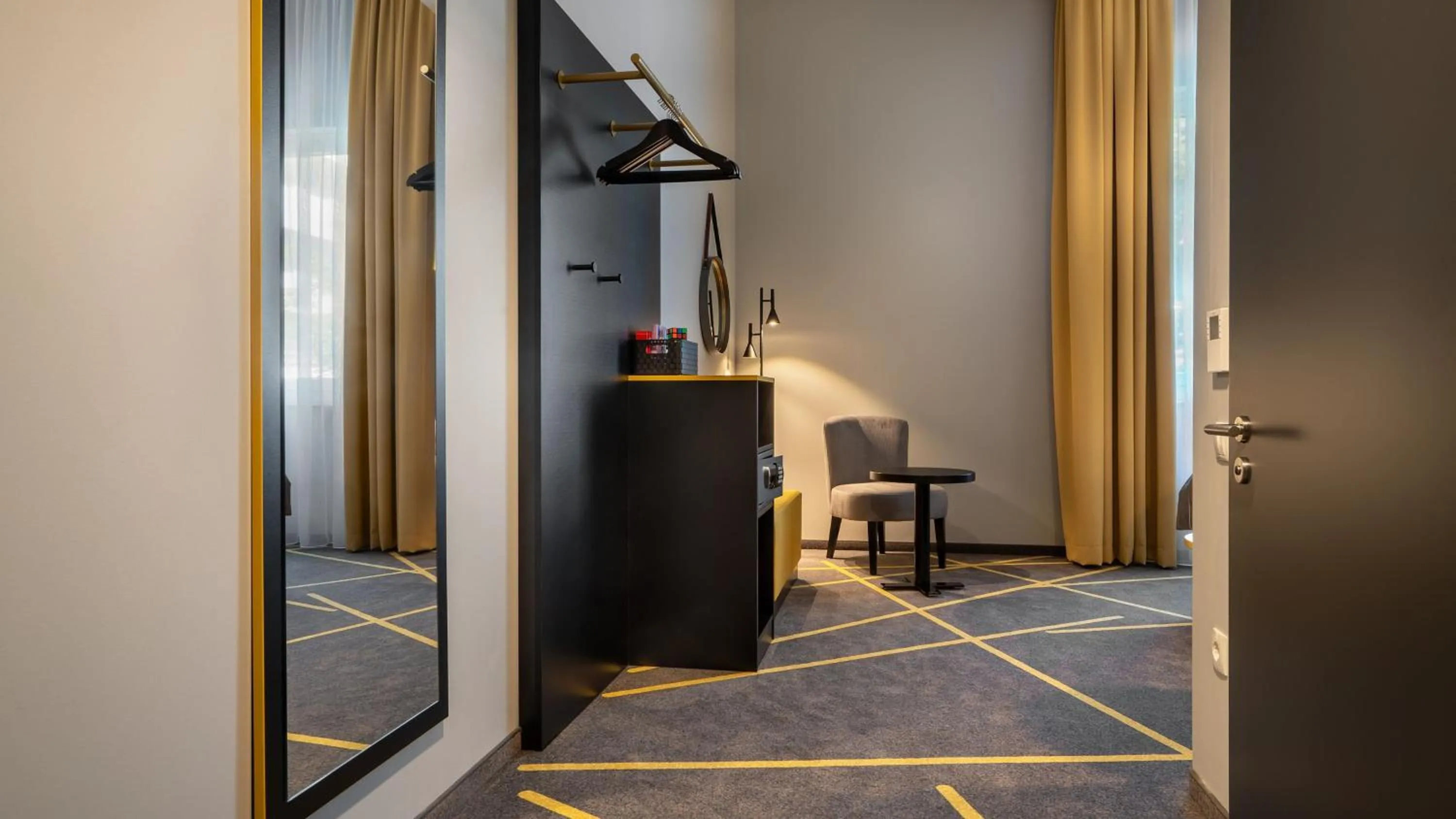 Photo of the whole room in Holiday Inn - the niu, Fury Aschheim Messe by IHG