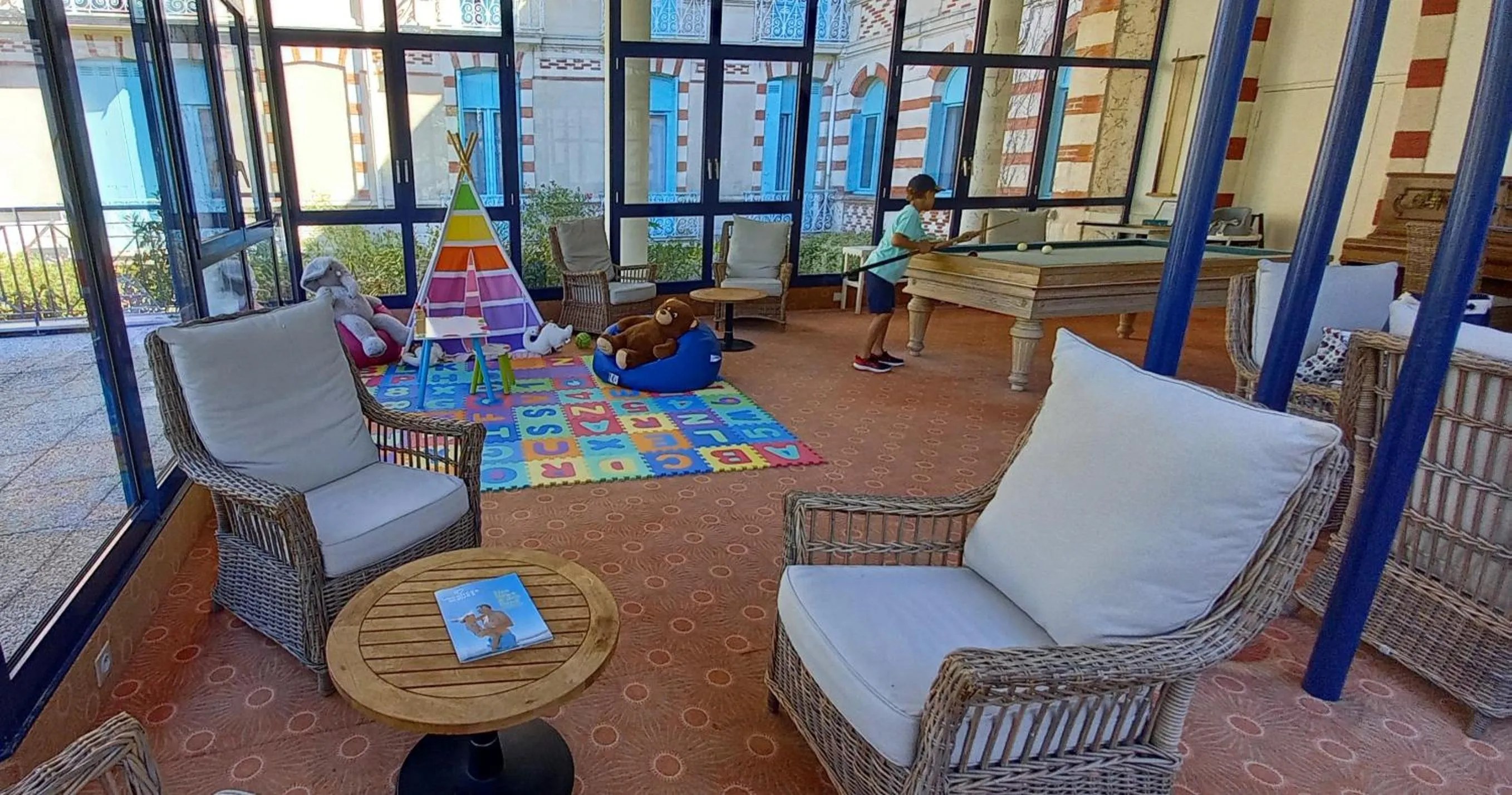 Seating area in Résidence de Tourisme Vacances Bleues Villa Regina