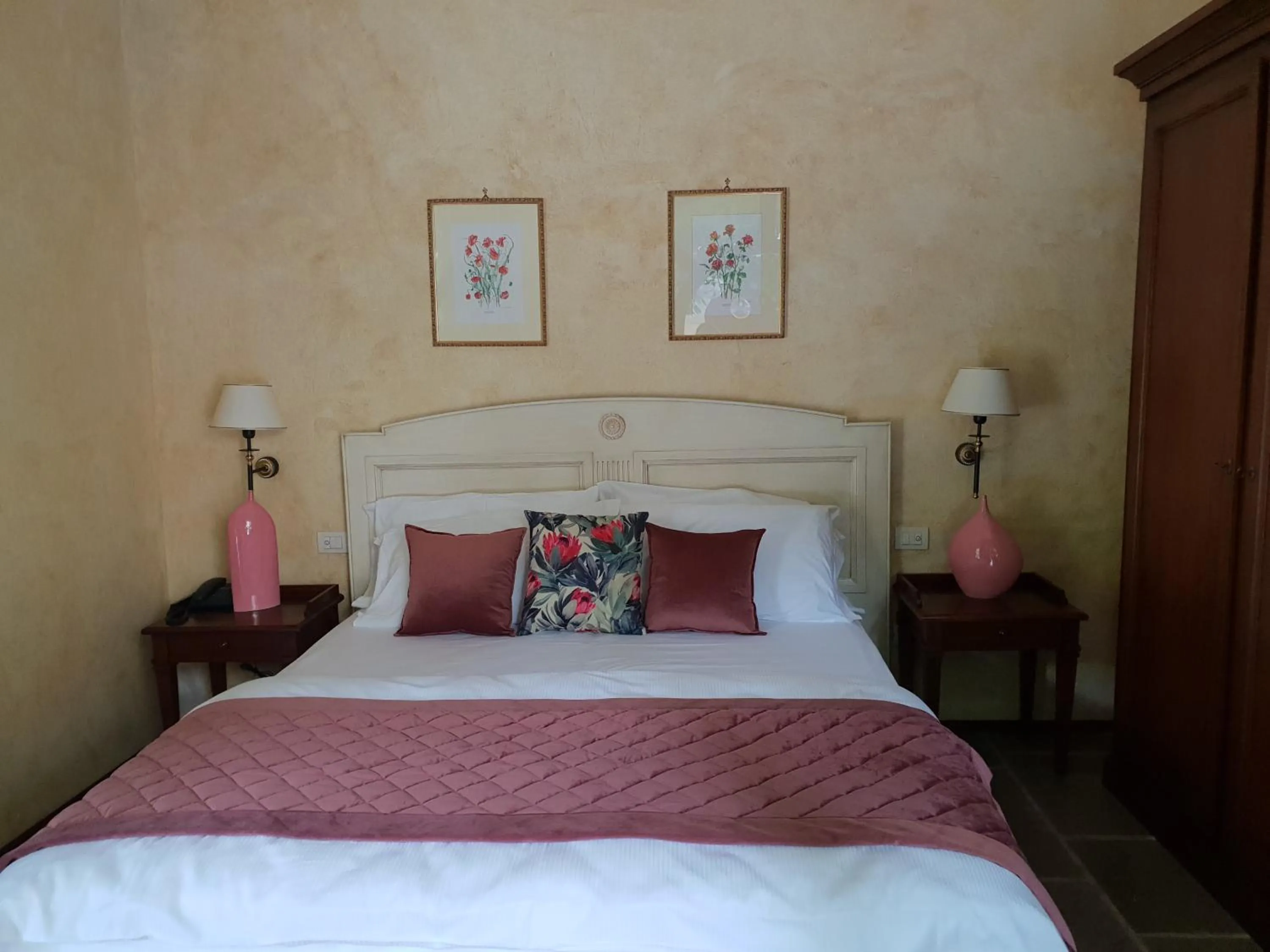 Bed in I giardini segreti di Villa Marcello Marinelli