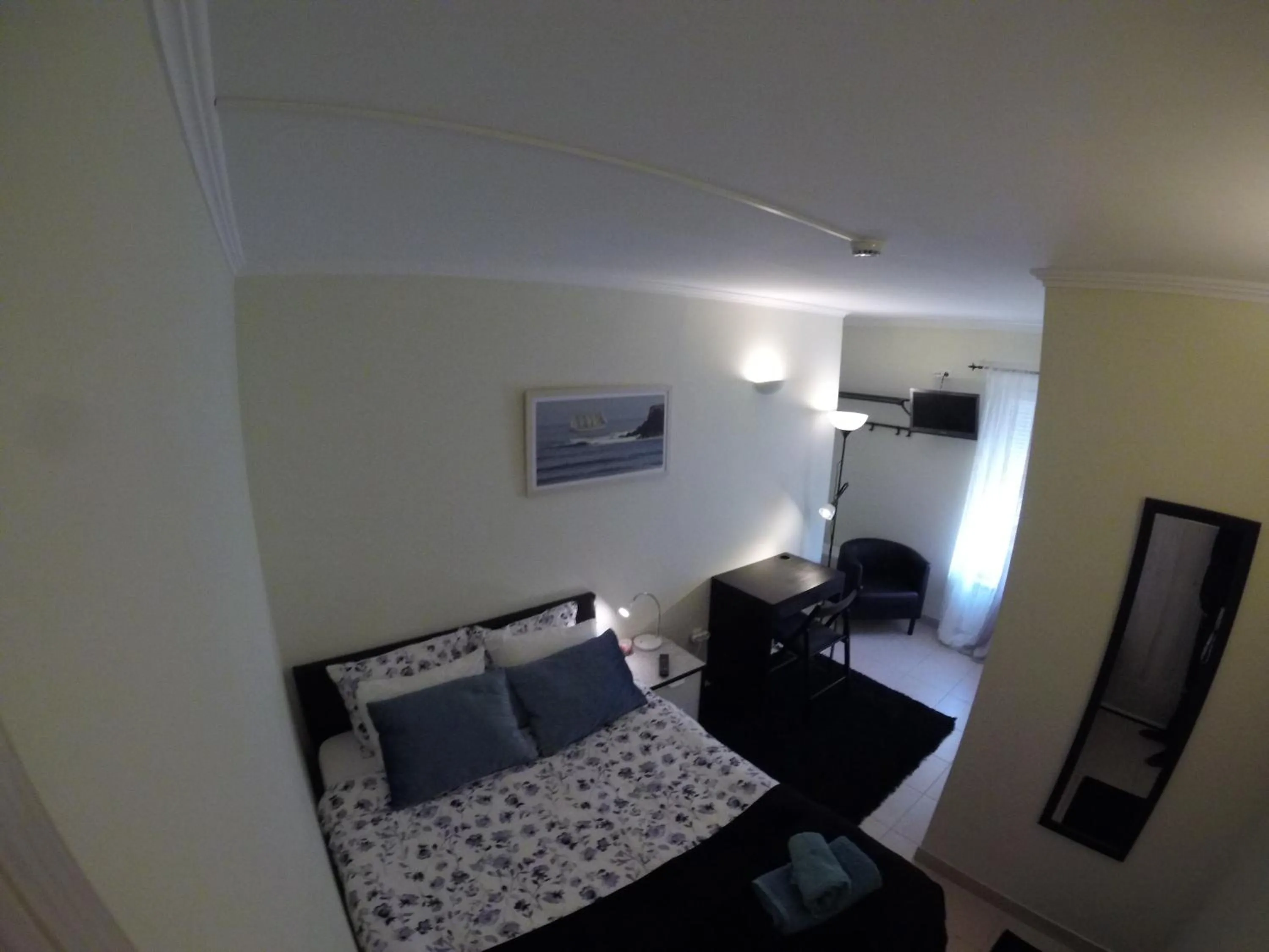 Patio, Bed in Peniche Surf Lodge 1