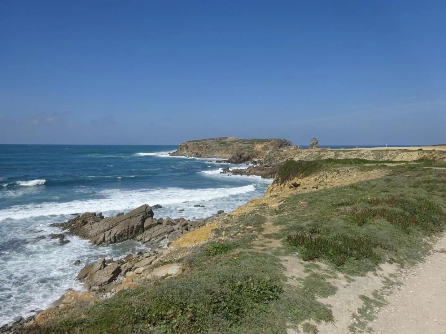 Restaurant/places to eat in Peniche Surf Lodge 1