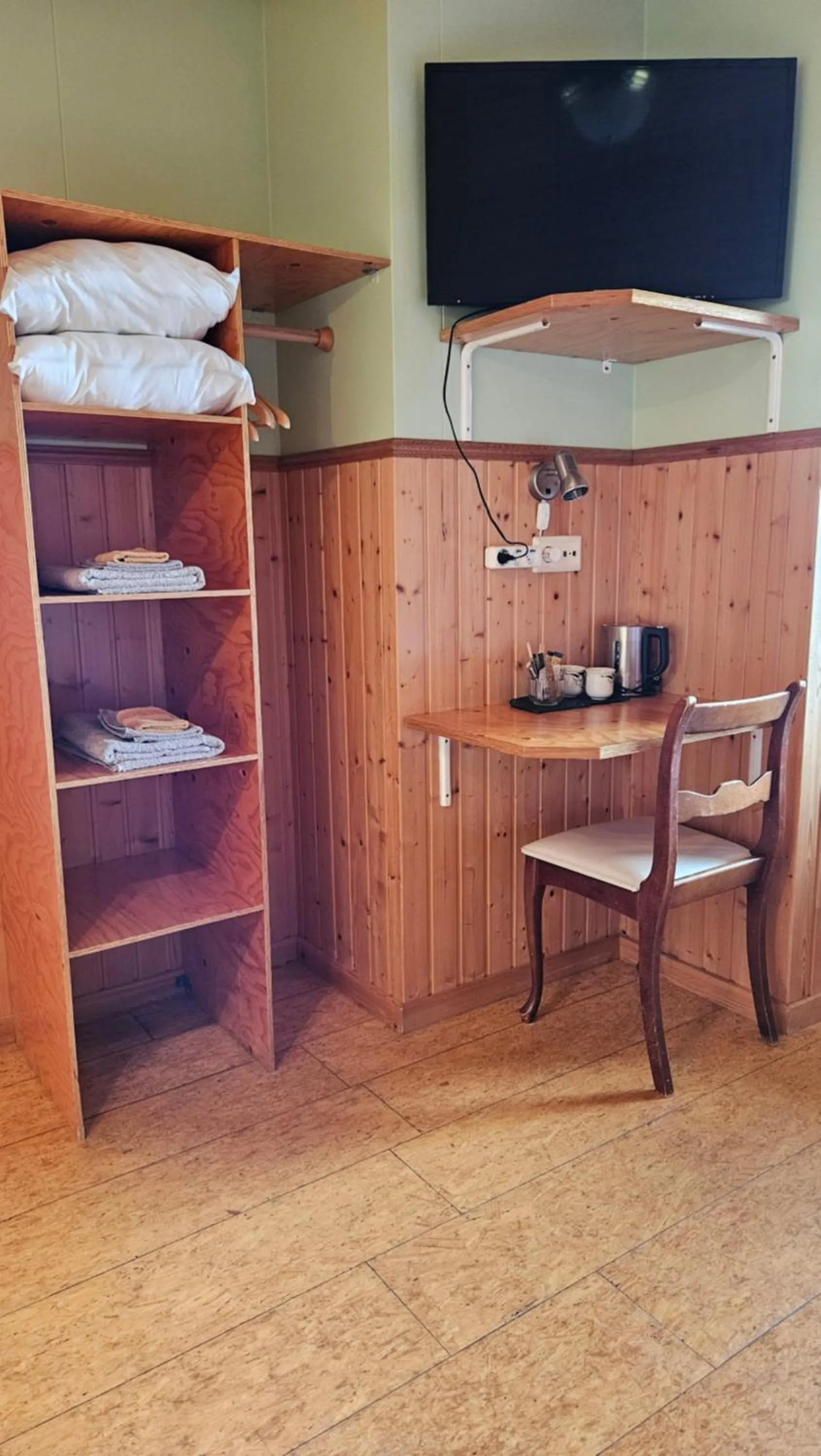 TV and multimedia in Árnanes Country Hotel