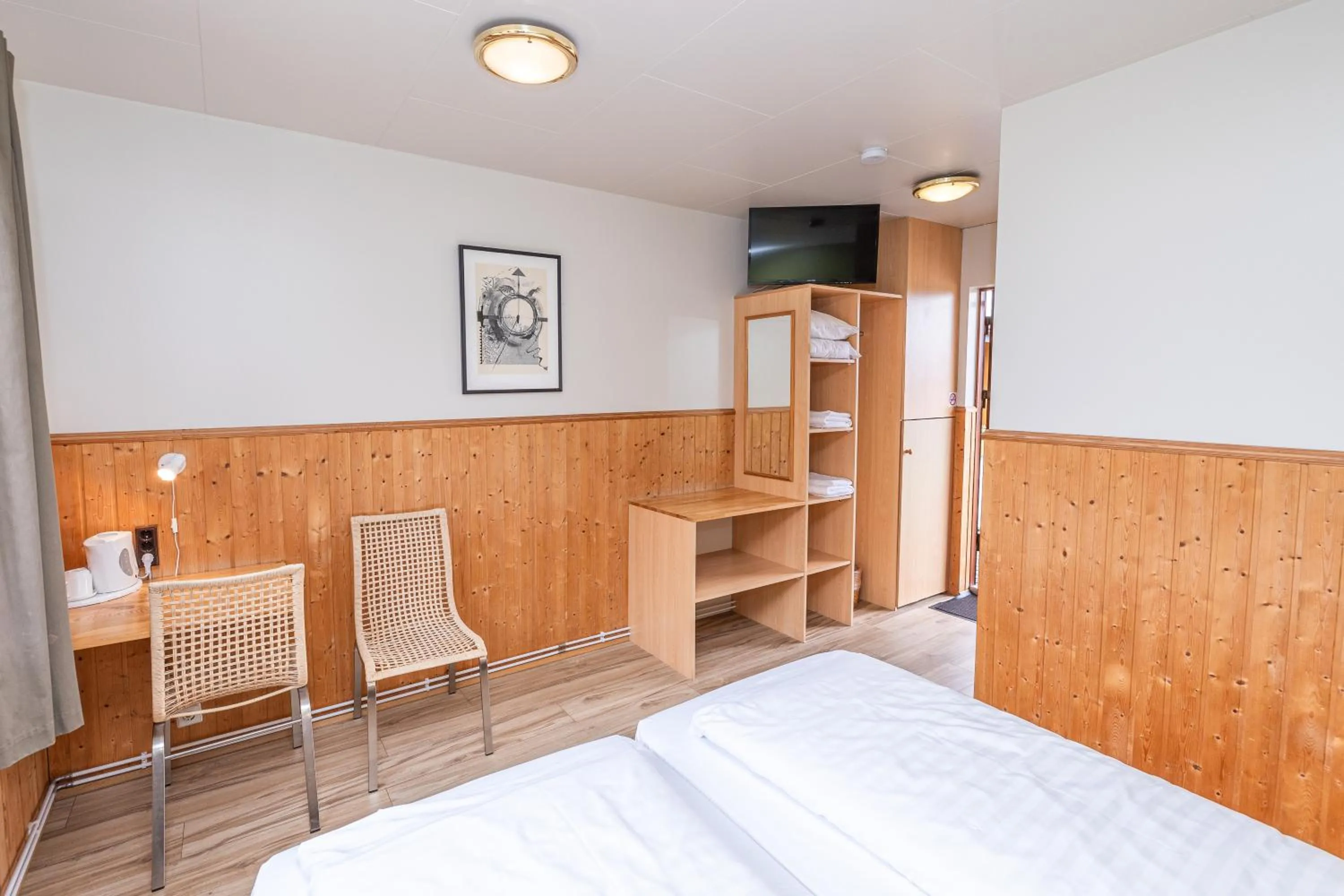 Coffee/tea facilities, Bed in Árnanes Country Hotel