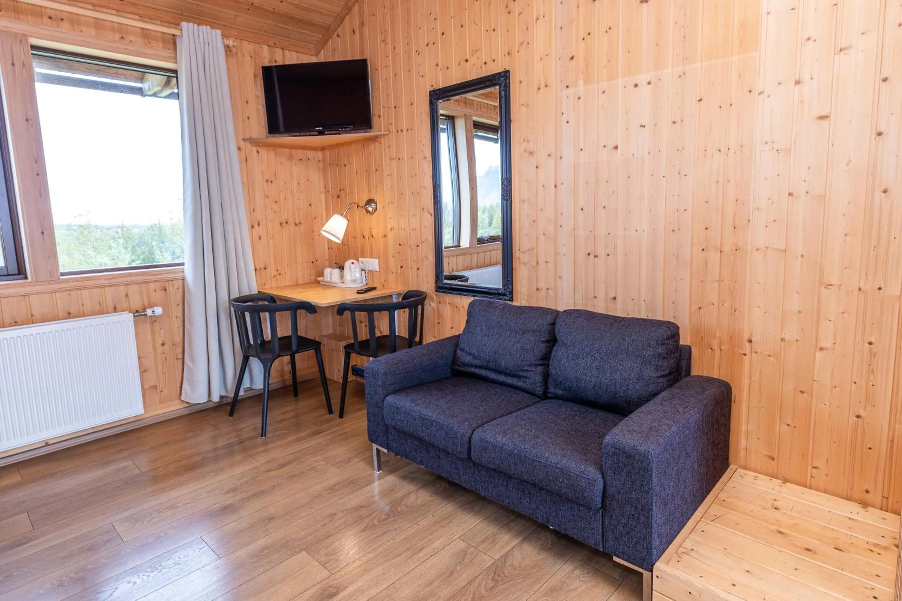 TV and multimedia in Árnanes Country Hotel