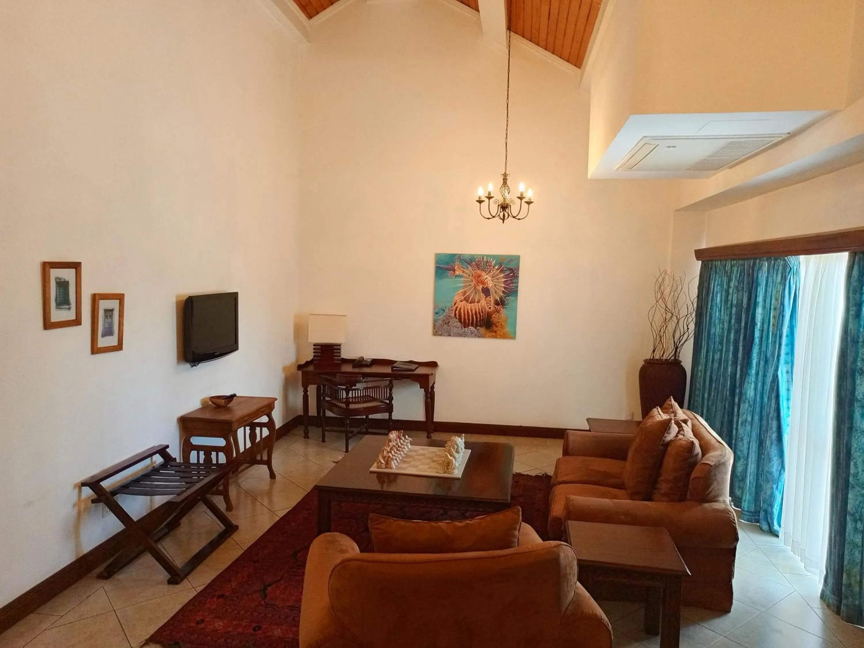 TV and multimedia in The Heron By Sarovar Portico India