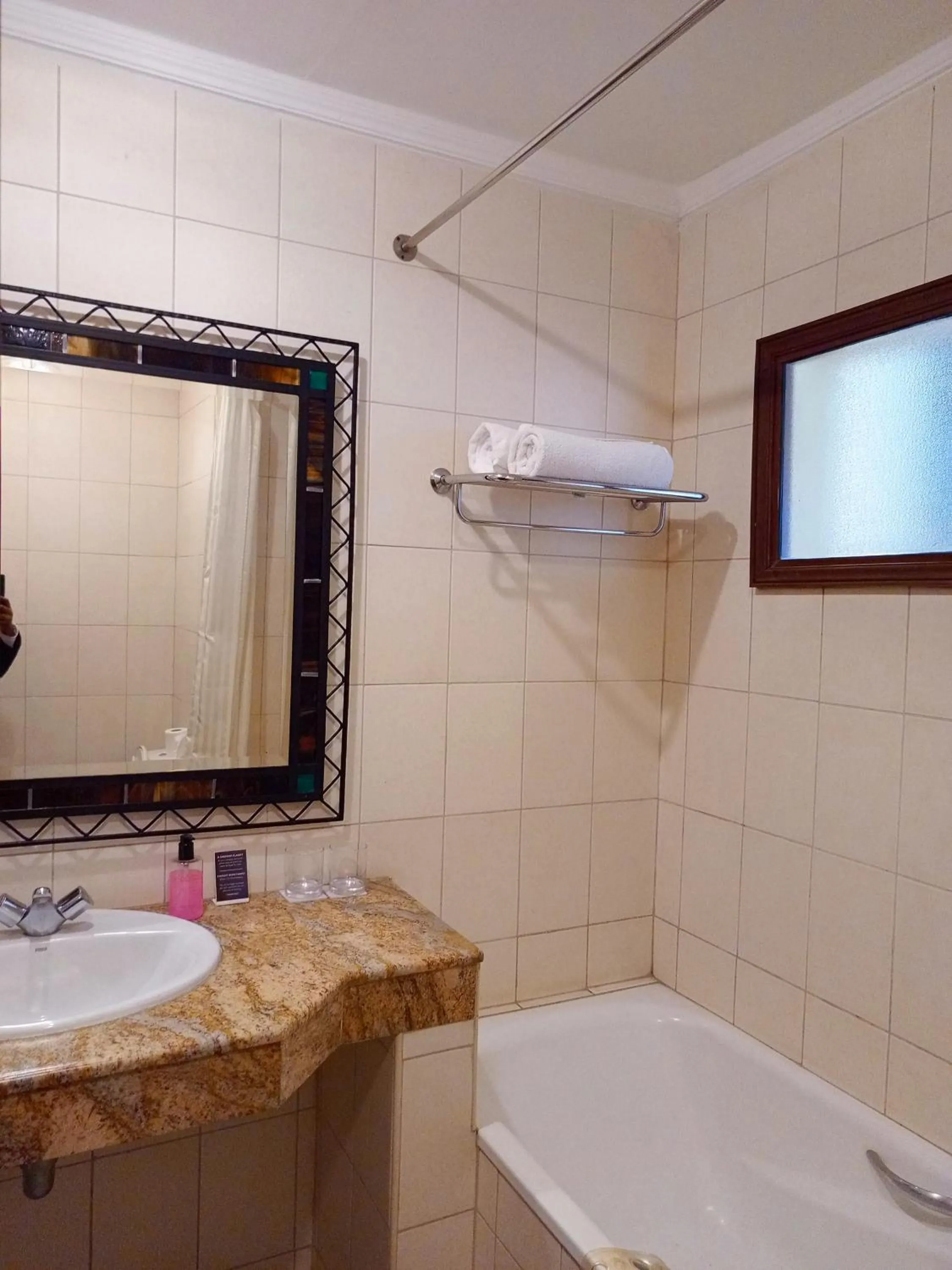 Shower in The Heron By Sarovar Portico India