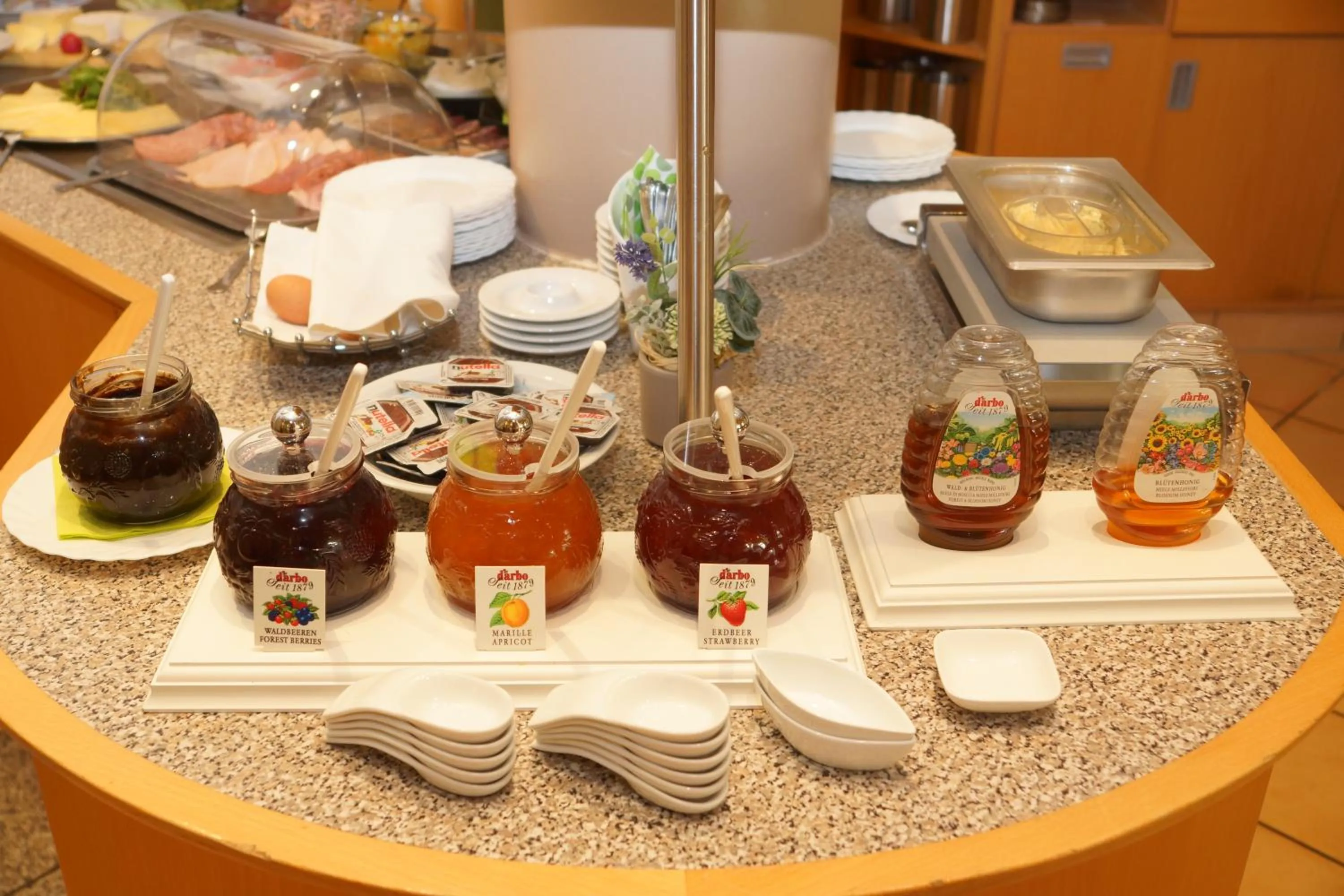 Breakfast in Warias Hotel & Restaurant am Geiseltalsee - Nähe Merseburg