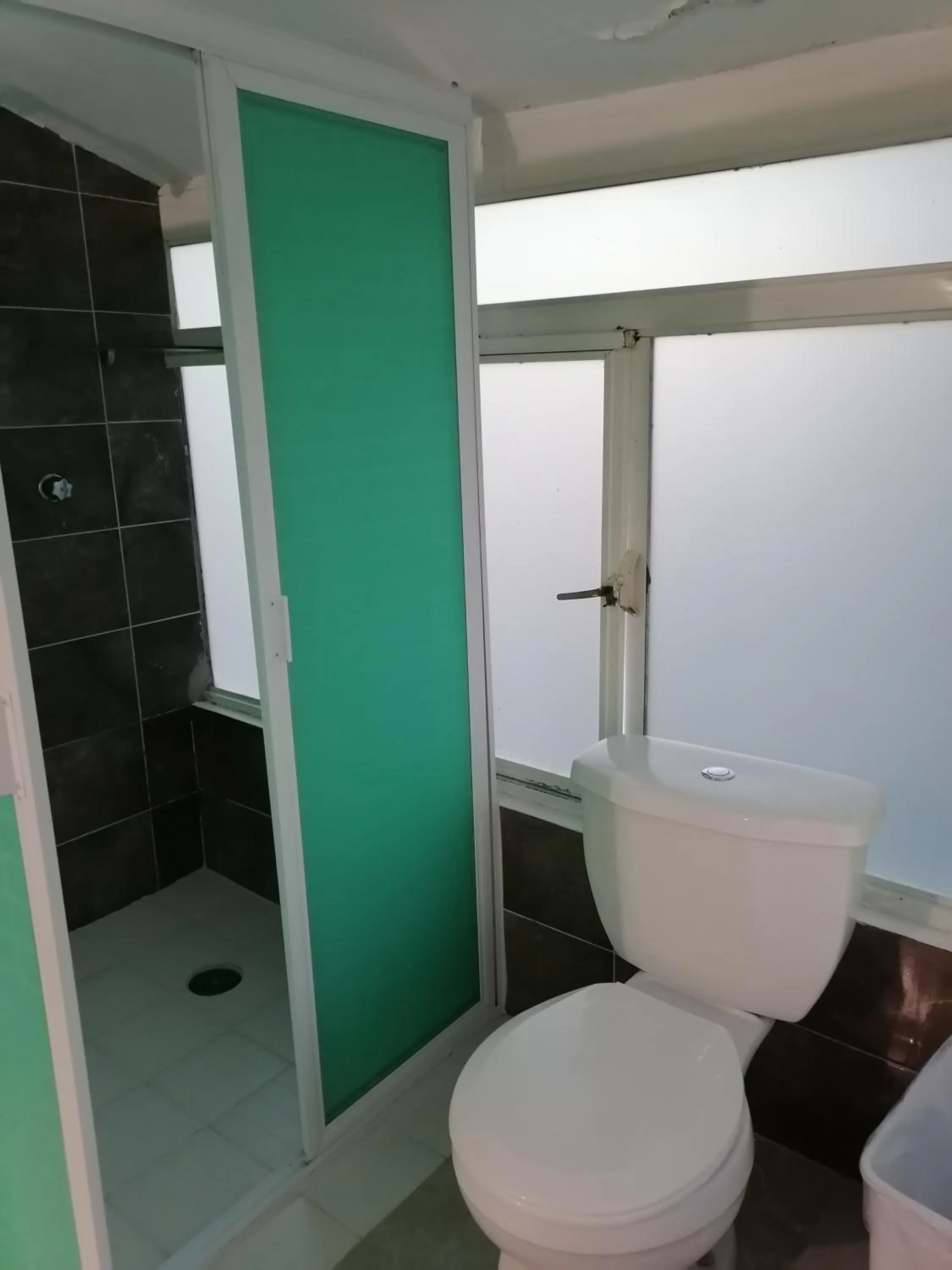 Shower in Hotel Maragreens