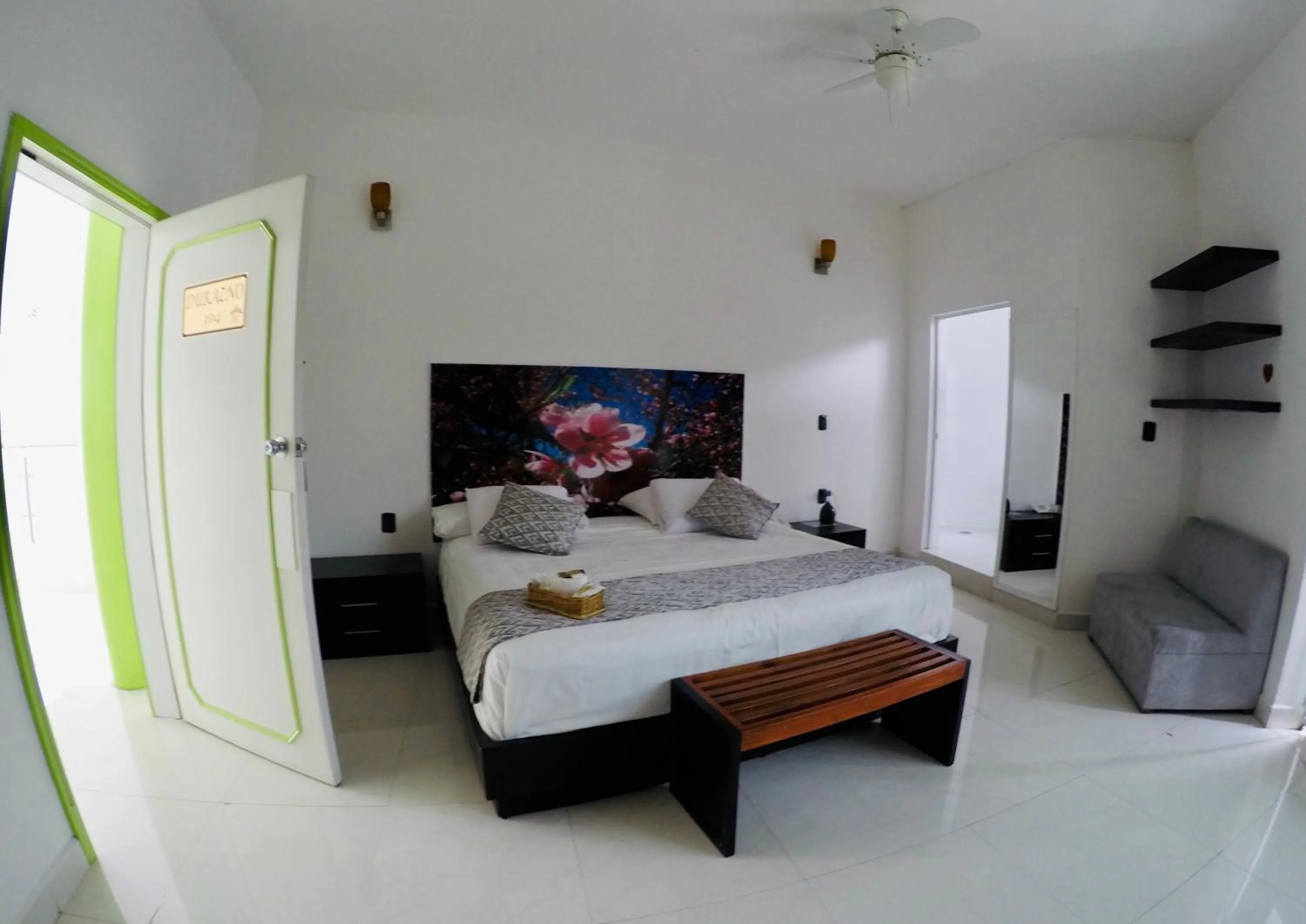 Photo of the whole room in Hotel Maragreens