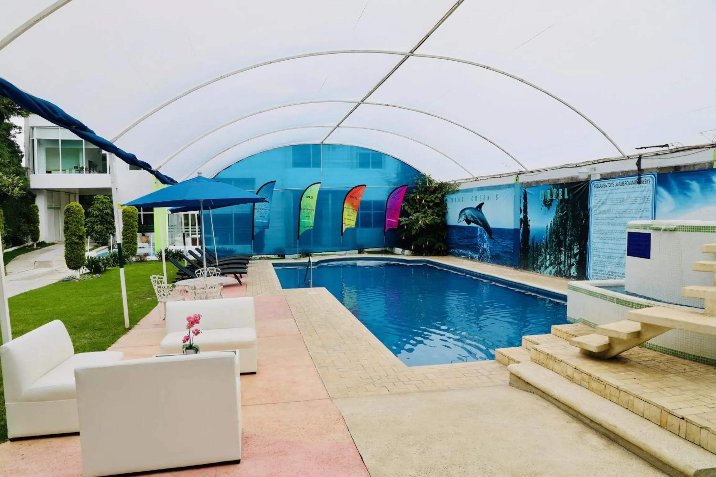 Swimming pool in Hotel Maragreens