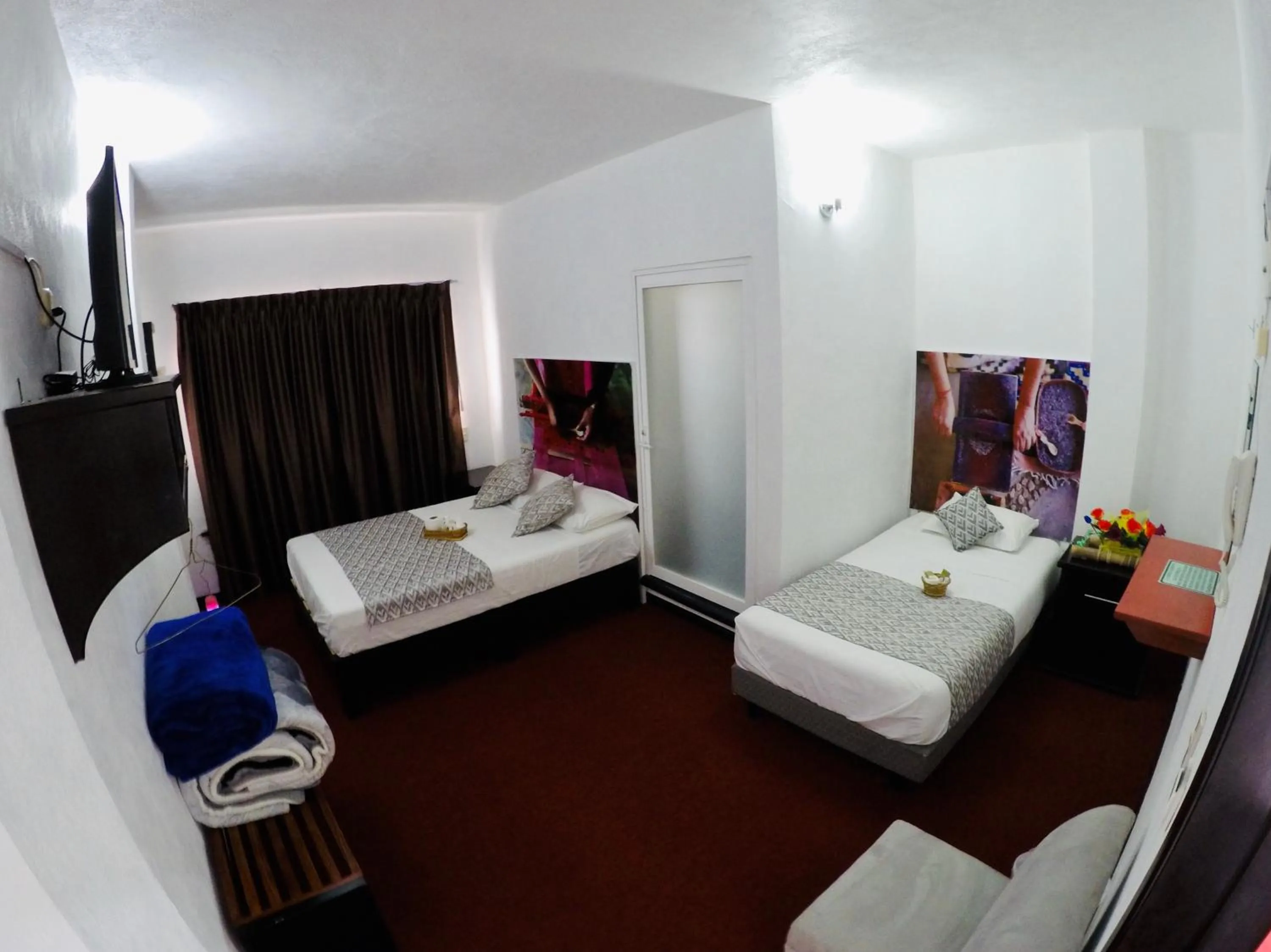 Photo of the whole room in Hotel Maragreens