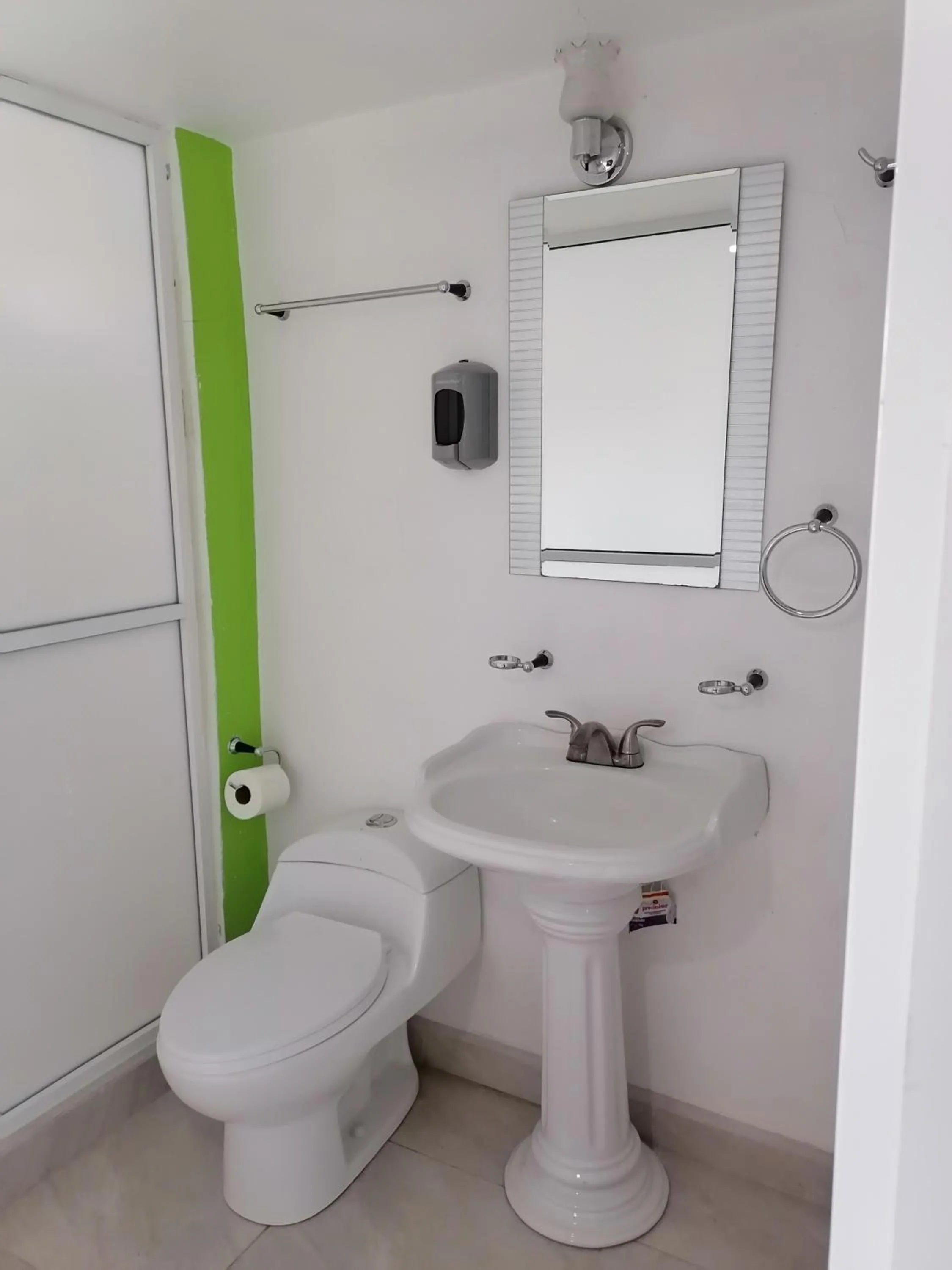 Toilet in Hotel Maragreens